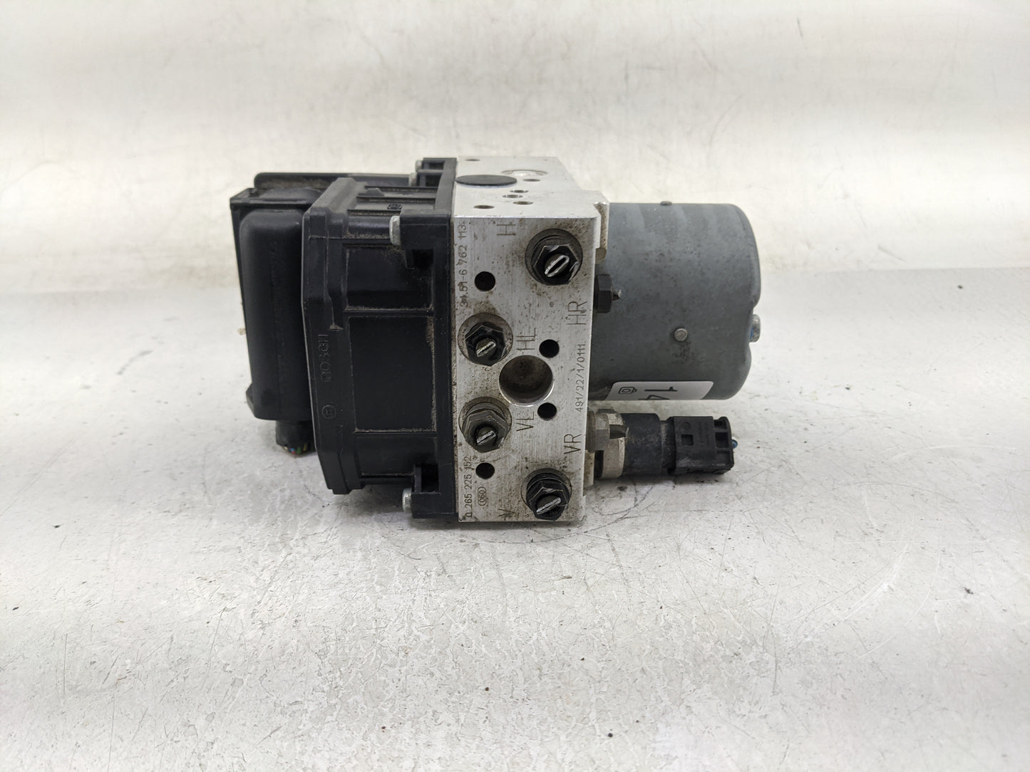2001-2005 Bmw 330i ABS Pump Control Module Replacement P/N:6762115 Fits Fits 2001 2002 2003 2004 2005 OEM Used Auto Parts - 