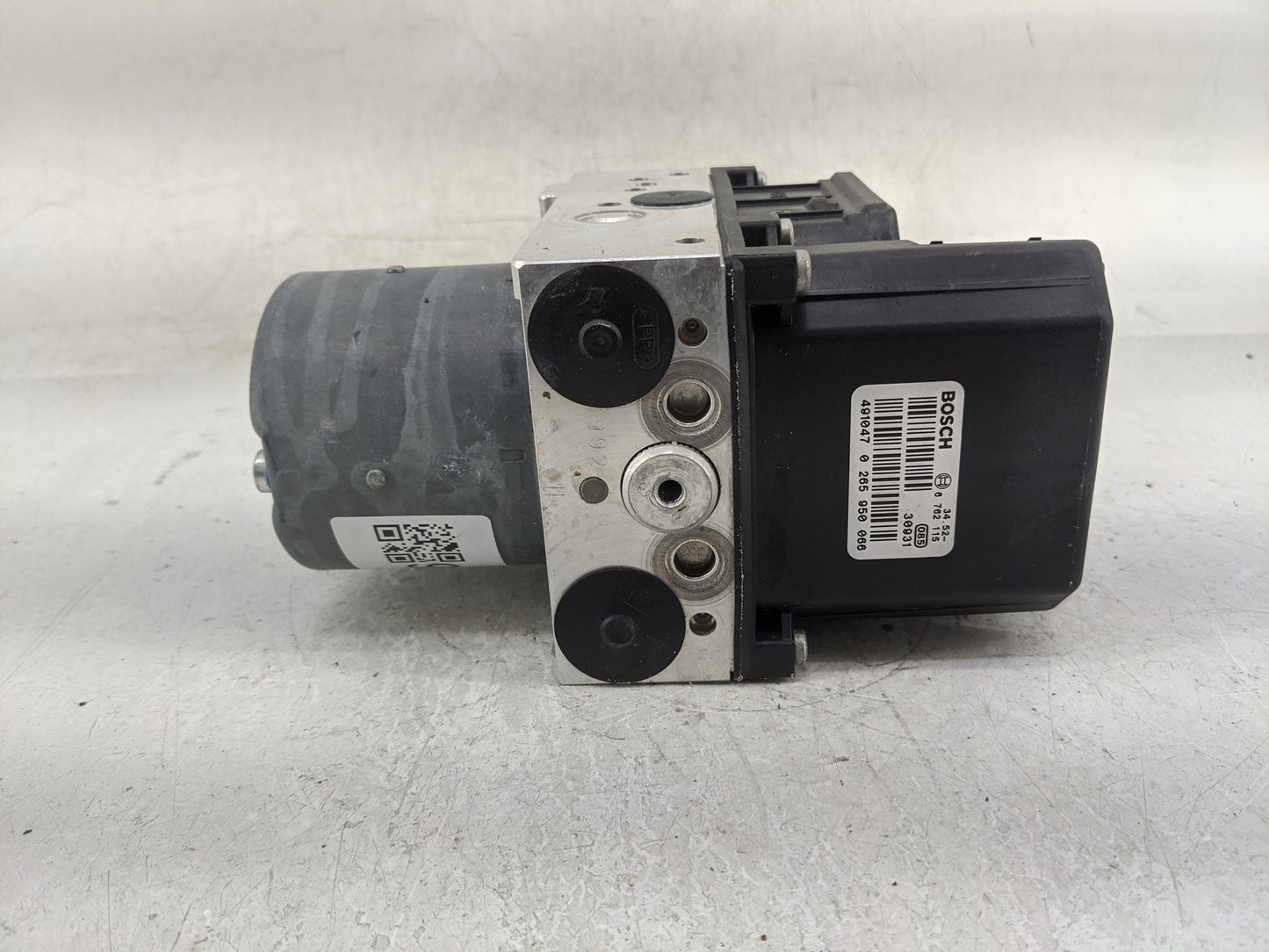 2001-2005 Bmw 330i ABS Pump Control Module Replacement P/N:6762115 Fits Fits 2001 2002 2003 2004 2005 OEM Used Auto Parts - 