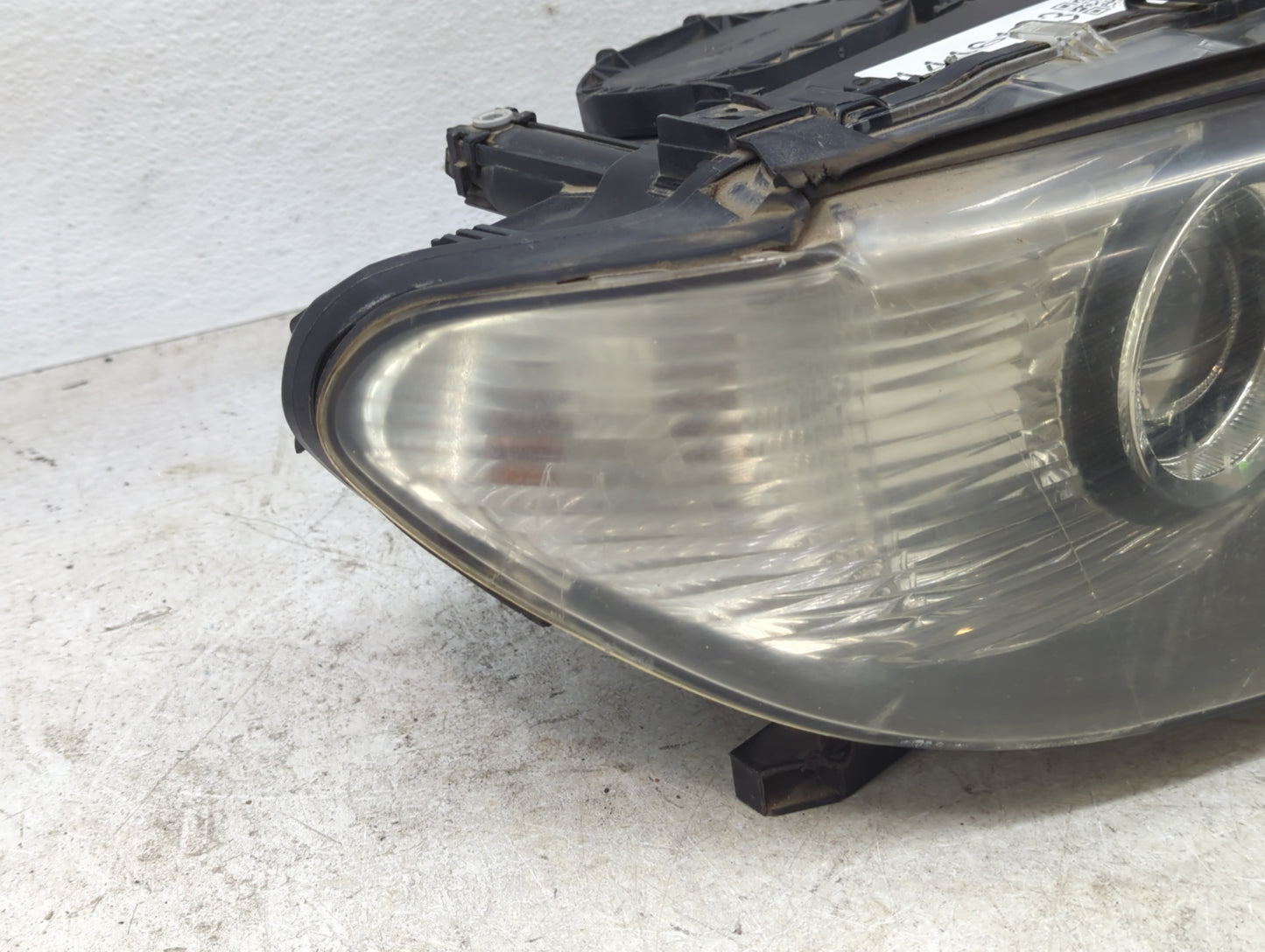 2004 Bmw 330i Passenger Right Oem Head Light Headlight Lamp - Oemusedautoparts1.com