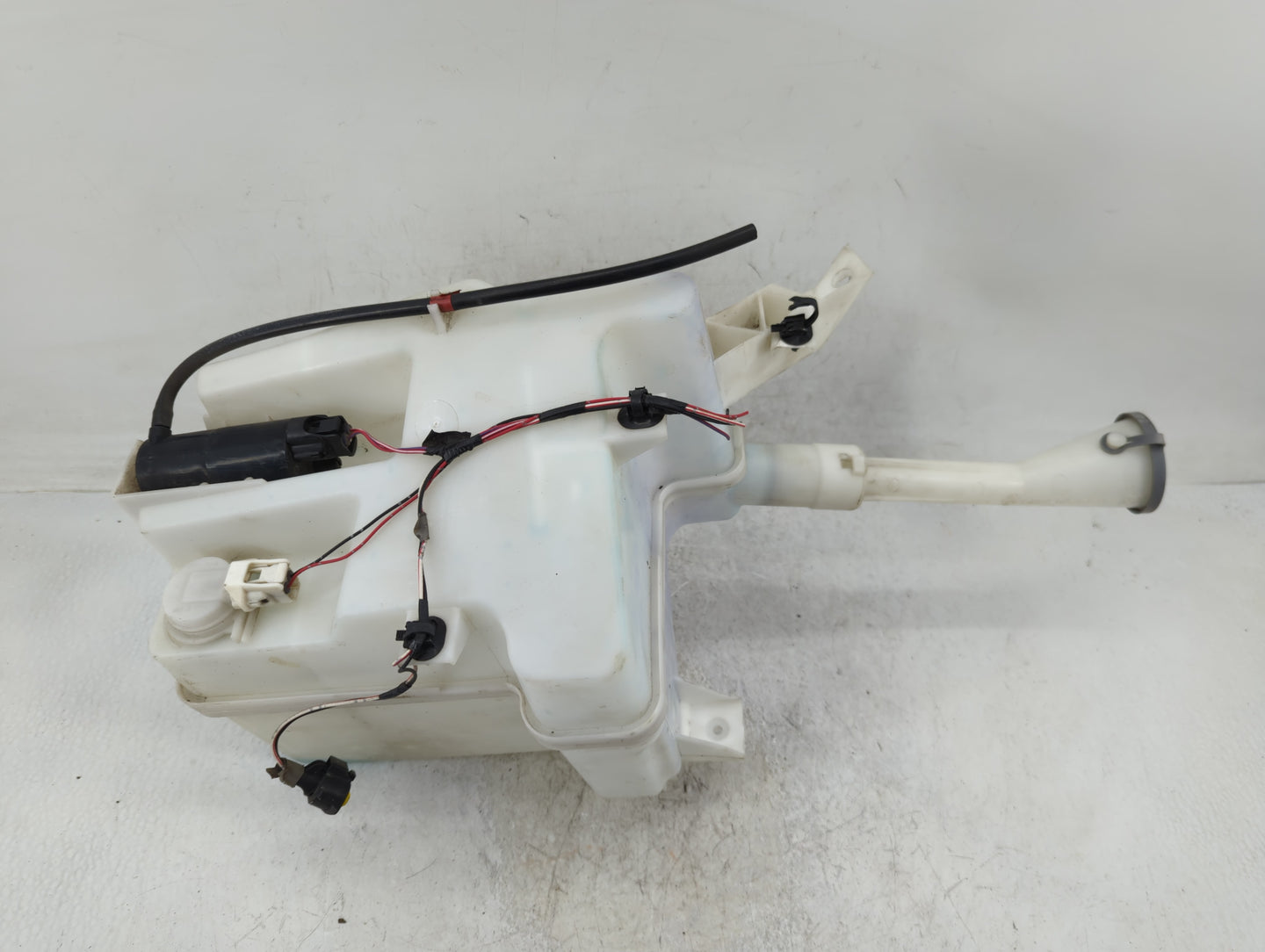 2004-2007 Bmw 525i Windshield Washer Fluid Reservoir Bottle Oem - Oemusedautoparts1.com