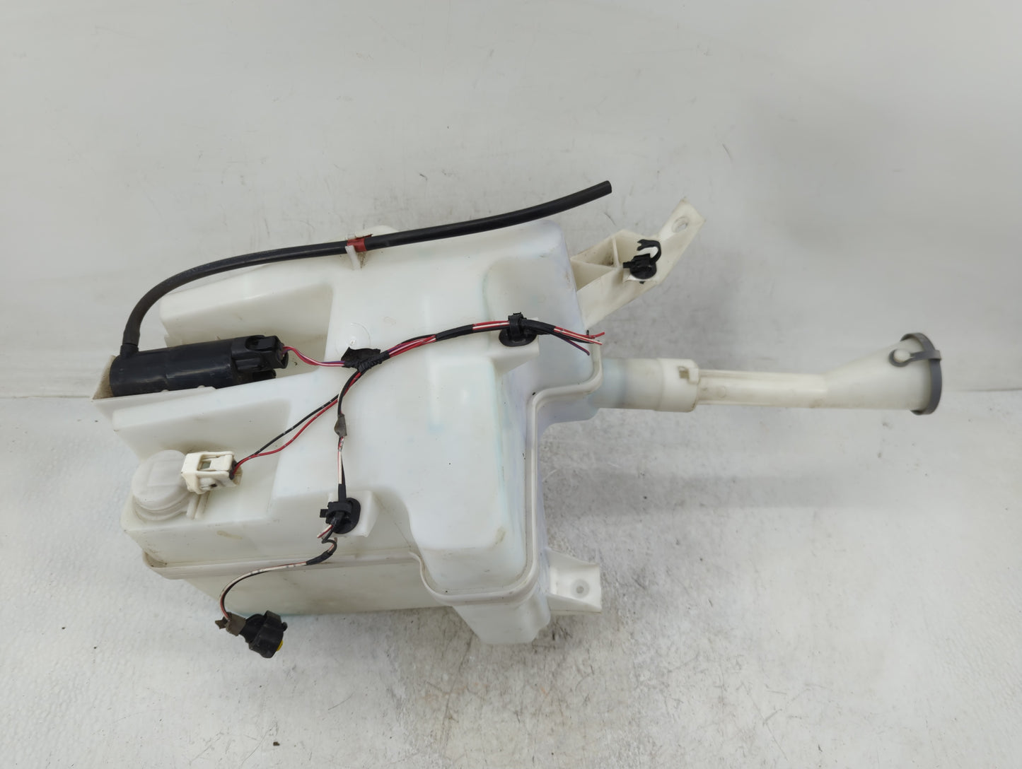 2004-2007 Bmw 525i Windshield Washer Fluid Reservoir Bottle Oem - Oemusedautoparts1.com