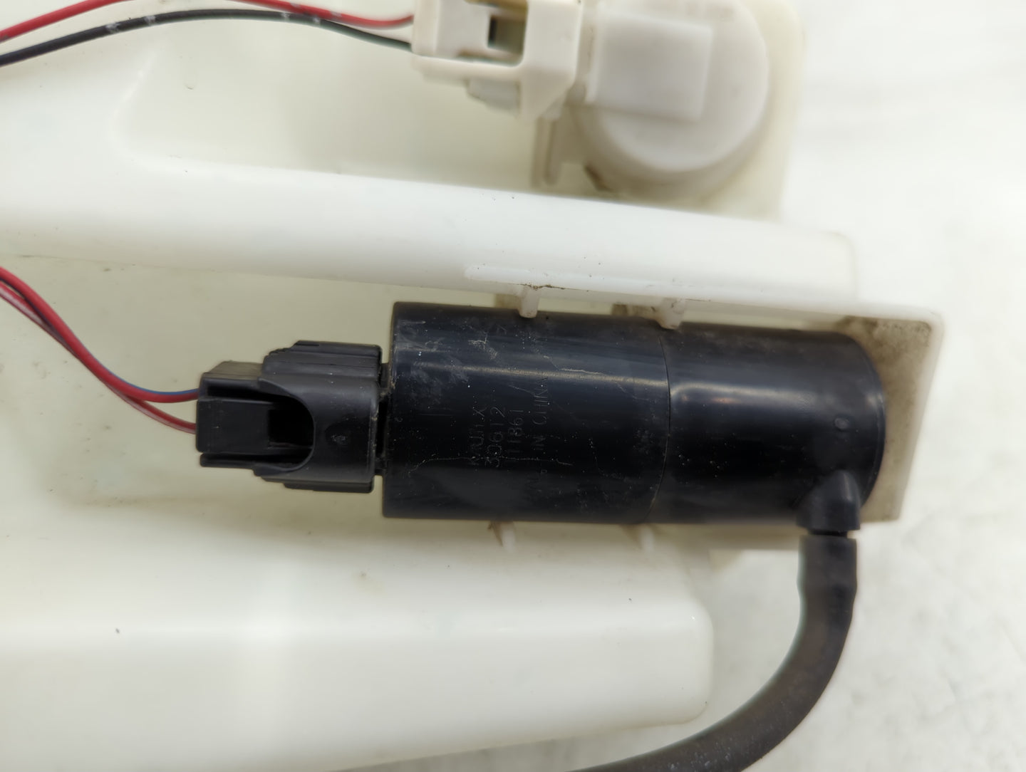 2004-2007 Bmw 525i Windshield Washer Fluid Reservoir Bottle Oem - Oemusedautoparts1.com