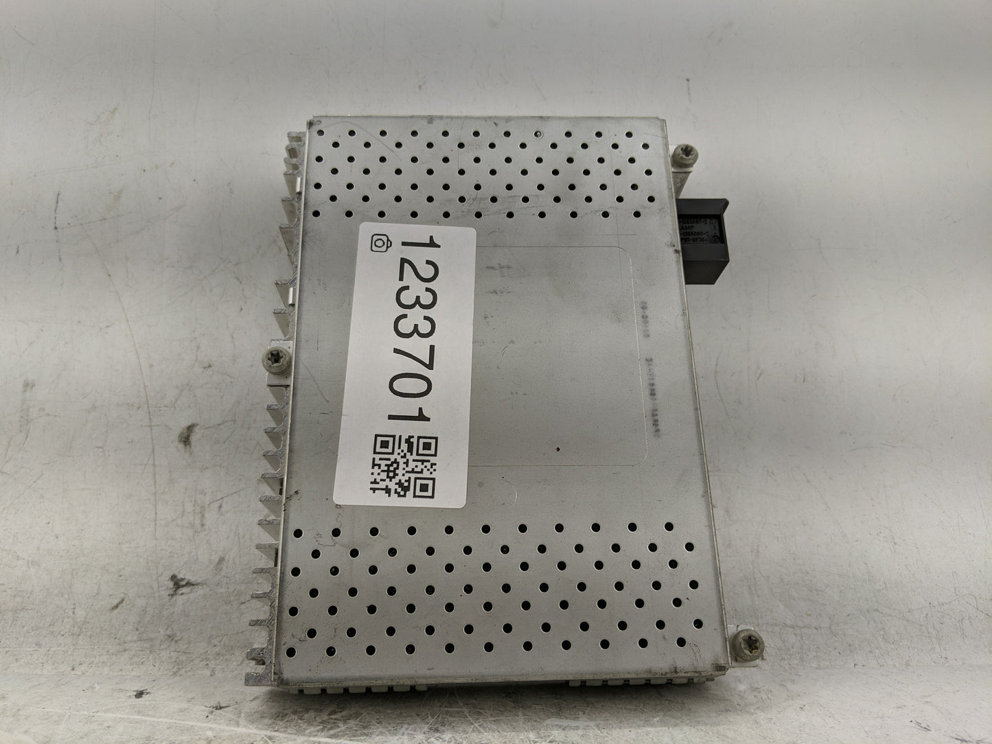 2004-2005 Bmw 530i Radio AM FM Cd Player Receiver Replacement P/N:6512 6 948 064 Fits Fits 2004 2005 OEM Used Auto Parts - O