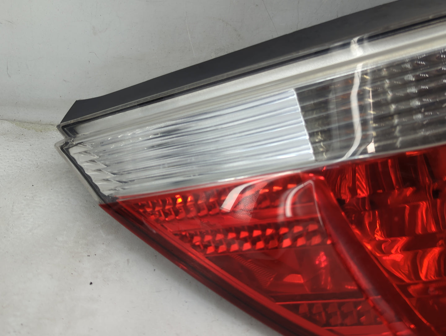2004-2005 Bmw 545i Tail Light Assembly Passenger Right OEM P/N:6 923 305 Fits Fits 2004 2005 2006 2007 OEM Used Auto Parts -