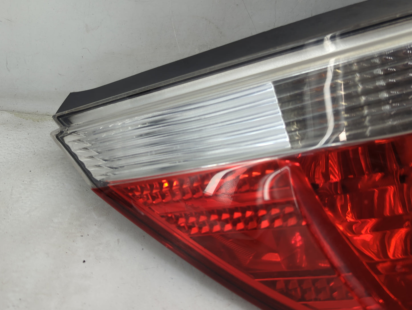 2004-2005 Bmw 545i Tail Light Assembly Passenger Right OEM P/N:6 923 305 Fits Fits 2004 2005 2006 2007 OEM Used Auto Parts -