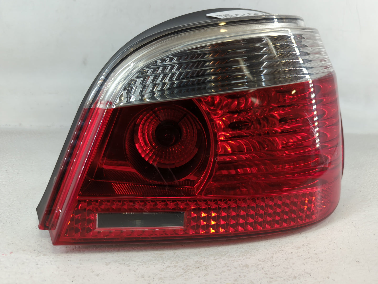 2004-2005 Bmw 545i Tail Light Assembly Passenger Right OEM P/N:6 910 798 Fits Fits 2004 2005 2006 2007 OEM Used Auto Parts -