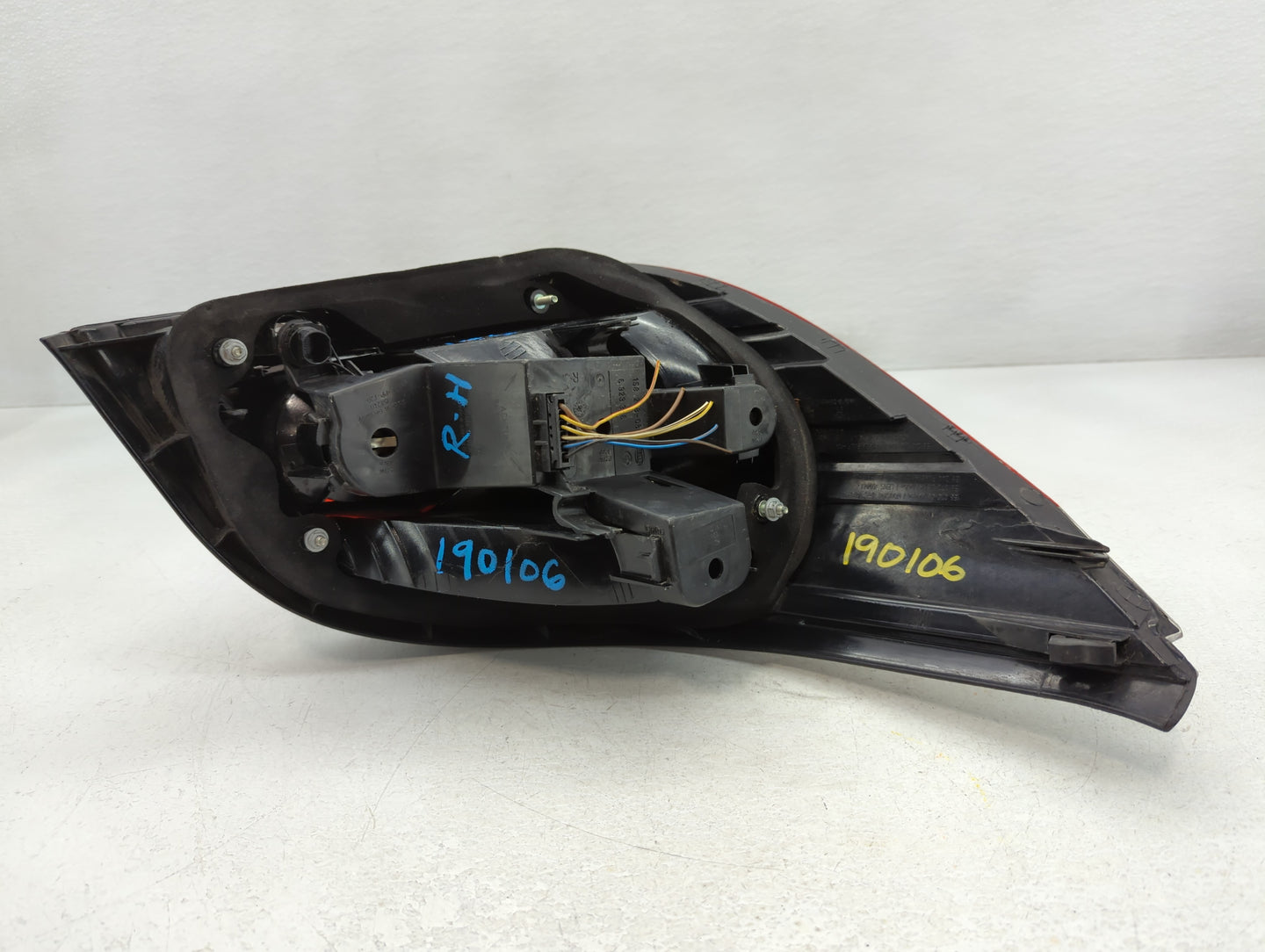 2004-2005 Bmw 545i Tail Light Assembly Passenger Right OEM P/N:7 165 740 Fits Fits 2004 2005 2006 2007 OEM Used Auto Parts -