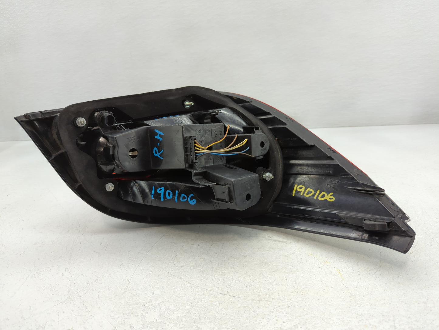2004-2005 Bmw 545i Tail Light Assembly Passenger Right OEM P/N:7 165 740 Fits Fits 2004 2005 2006 2007 OEM Used Auto Parts -