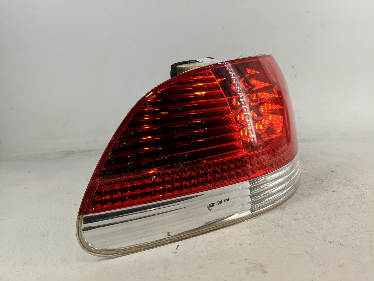 2002-2005 Bmw 745i Tail Light Assembly Driver Left OEM P/N:084133077 Fits Fits 2002 2003 2004 2005 OEM Used Auto Parts - Oem