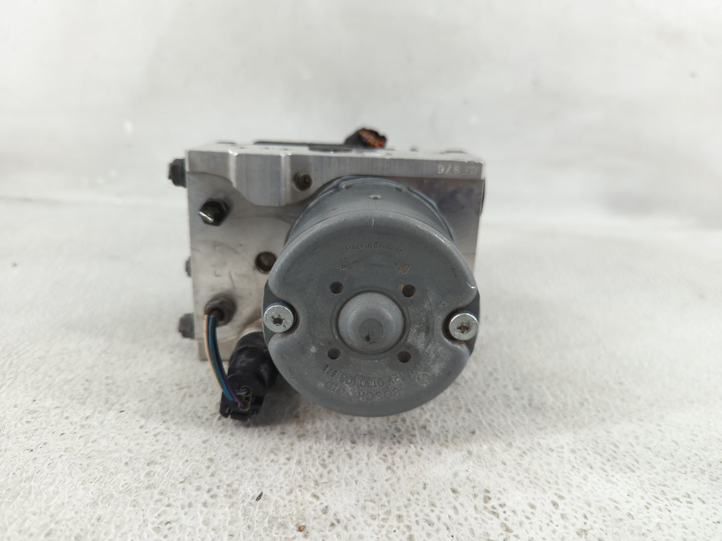 2002-2005 Bmw 745i ABS Pump Control Module Replacement P/N:6 754 512 Fits Fits 2002 2003 2004 2005 OEM Used Auto Parts - Oem