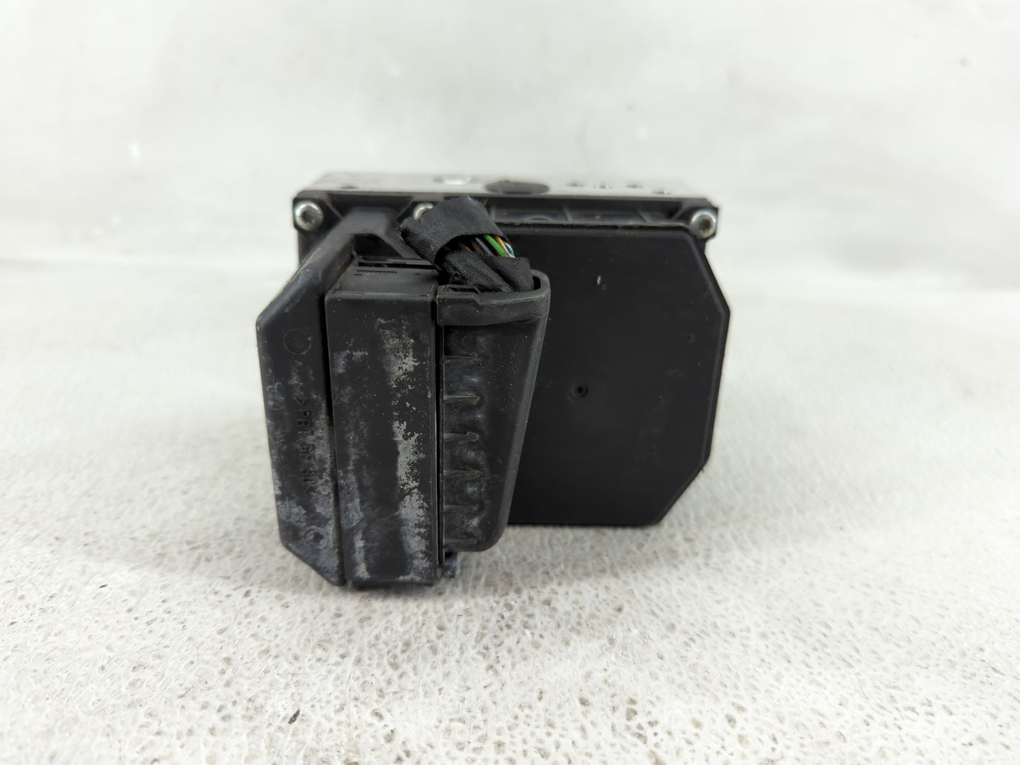 2002-2005 Bmw 745i ABS Pump Control Module Replacement P/N:6 754 512 Fits Fits 2002 2003 2004 2005 OEM Used Auto Parts - Oem