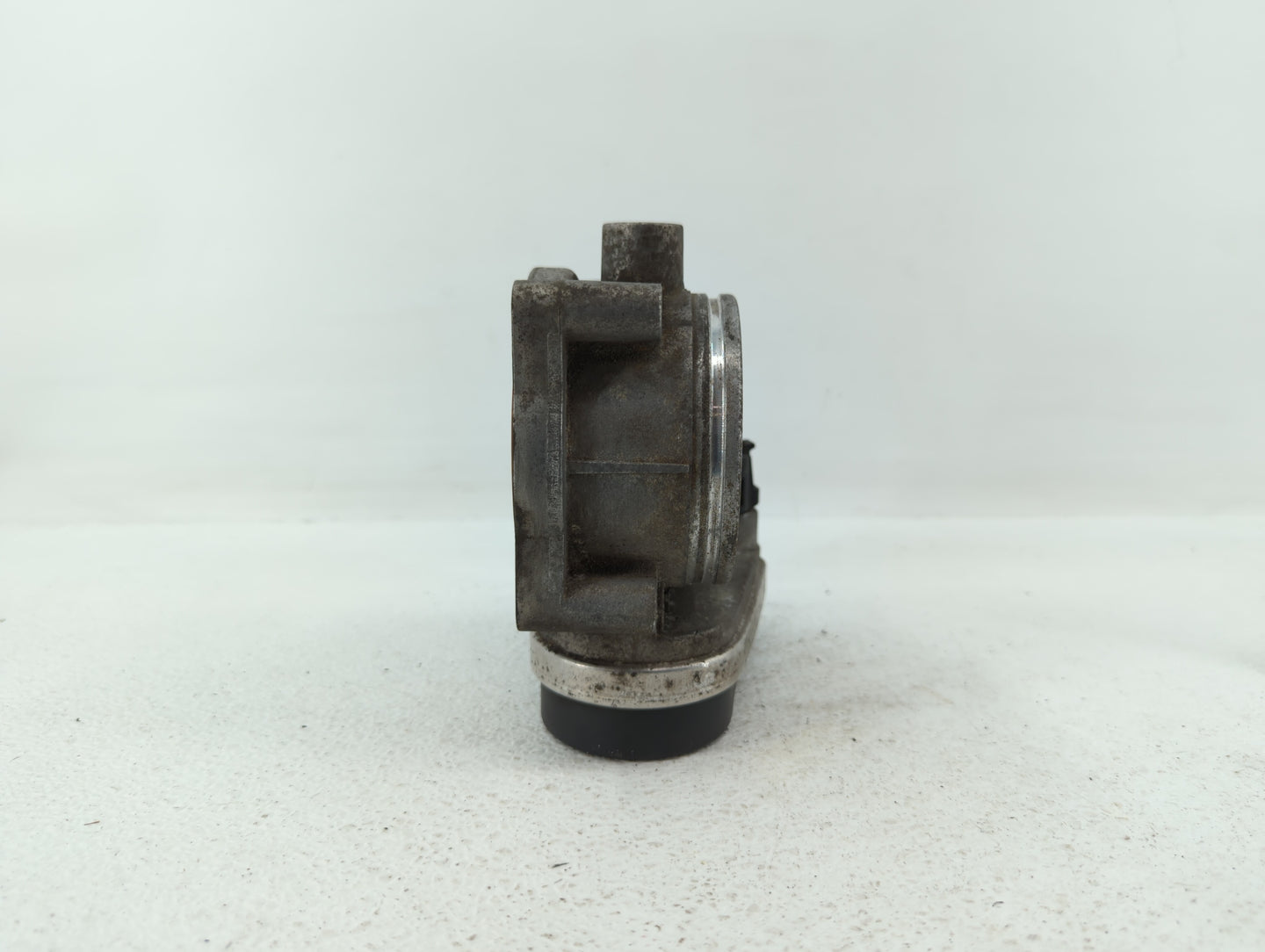 2002-2005 Bmw 745i Throttle Body P/N:7506627 Fits Fits 2002 2003 2004 2005 2006 OEM Used Auto Parts - Oemusedautoparts1.com