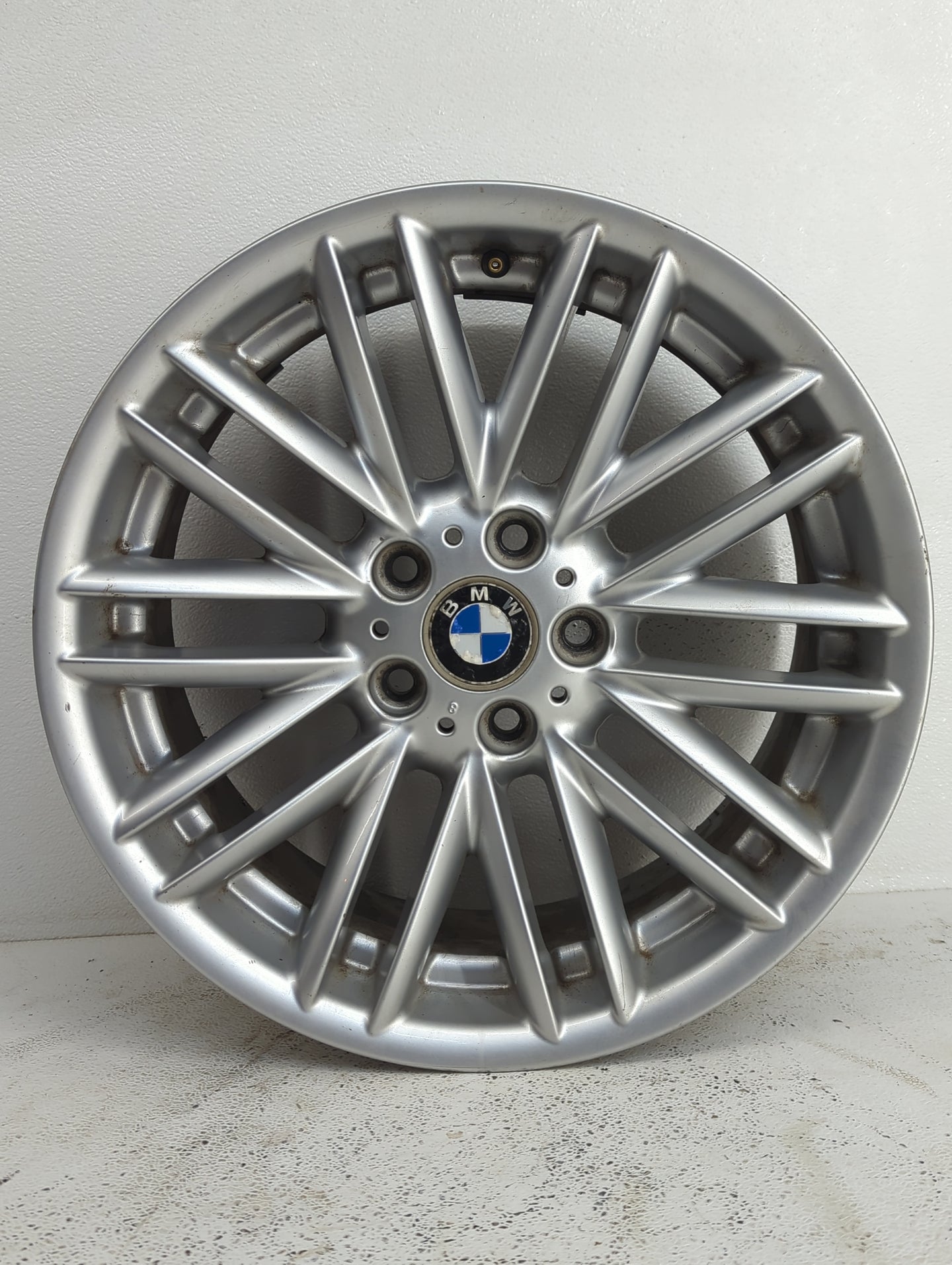 2002-2005 Bmw 745i Oem Wheel Rim 899664 - Oemusedautoparts1.com