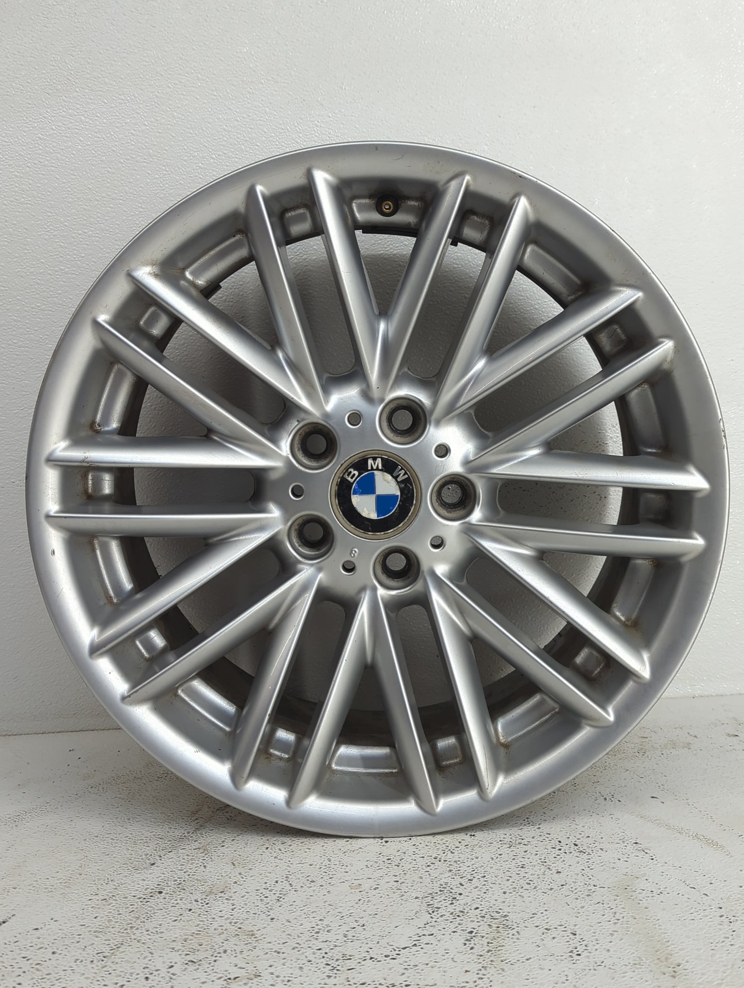 2002-2005 Bmw 745i Oem Wheel Rim 899664 - Oemusedautoparts1.com