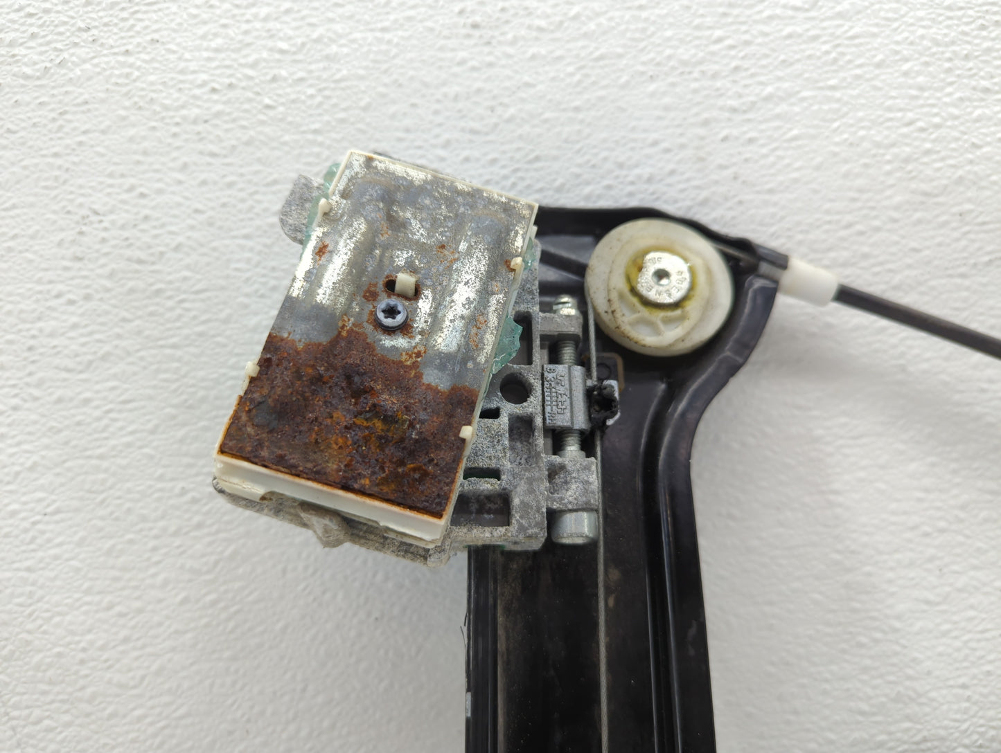 Bmw Bmw 645i Passenger Front Right Power Window Motor - Oemusedautoparts1.com