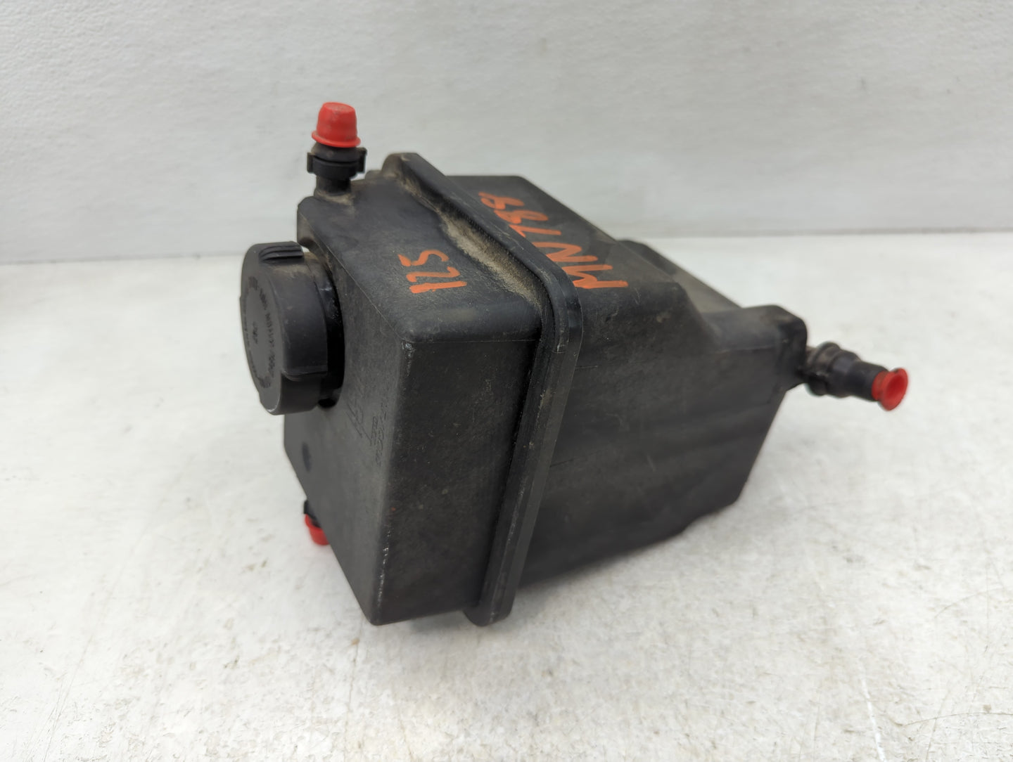2004-2006 Bmw X5 Radiator Coolant Overflow Expansion Tank Bottle - Oemusedautoparts1.com