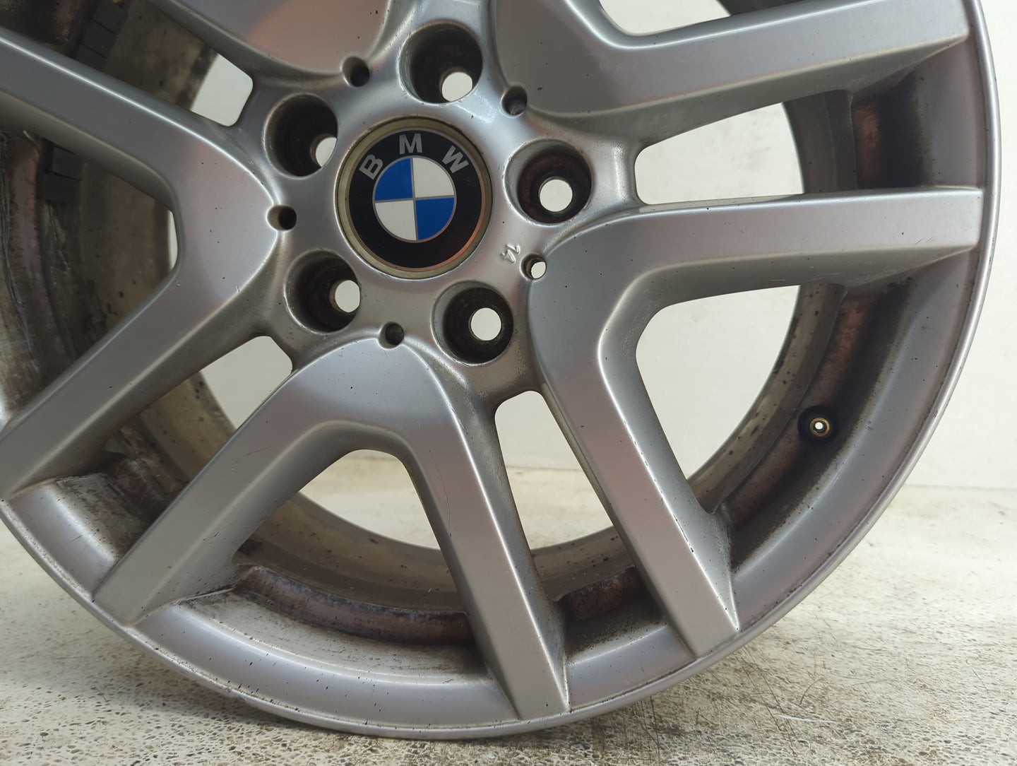 2002-2006 Bmw X5 Oem Wheel Rim 1112428 - Oemusedautoparts1.com