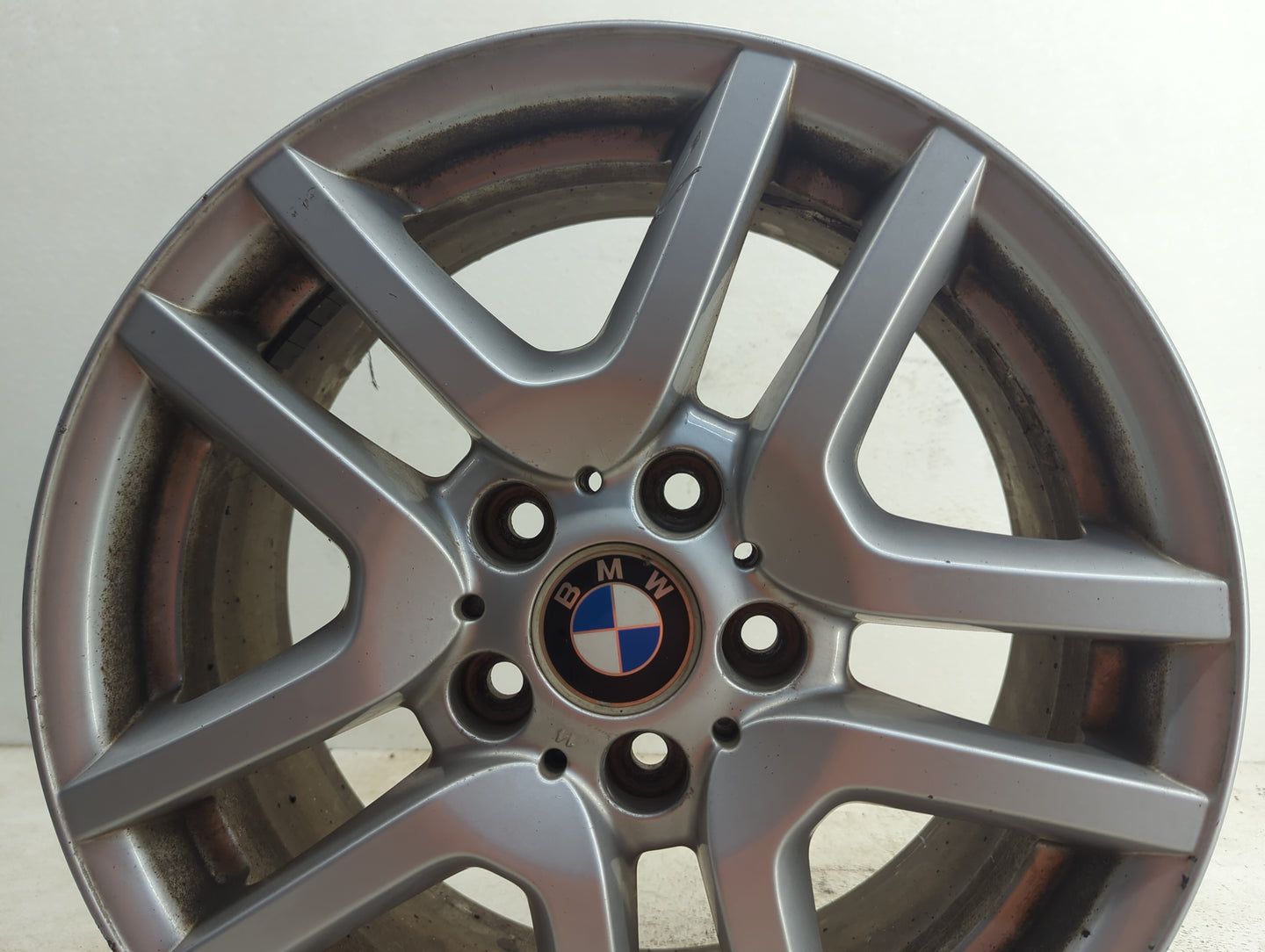 2002-2006 Bmw X5 Oem Wheel Rim 1112431 - Oemusedautoparts1.com