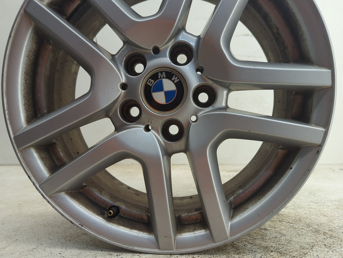 2002-2006 Bmw X5 Oem Wheel Rim 1112431 - Oemusedautoparts1.com