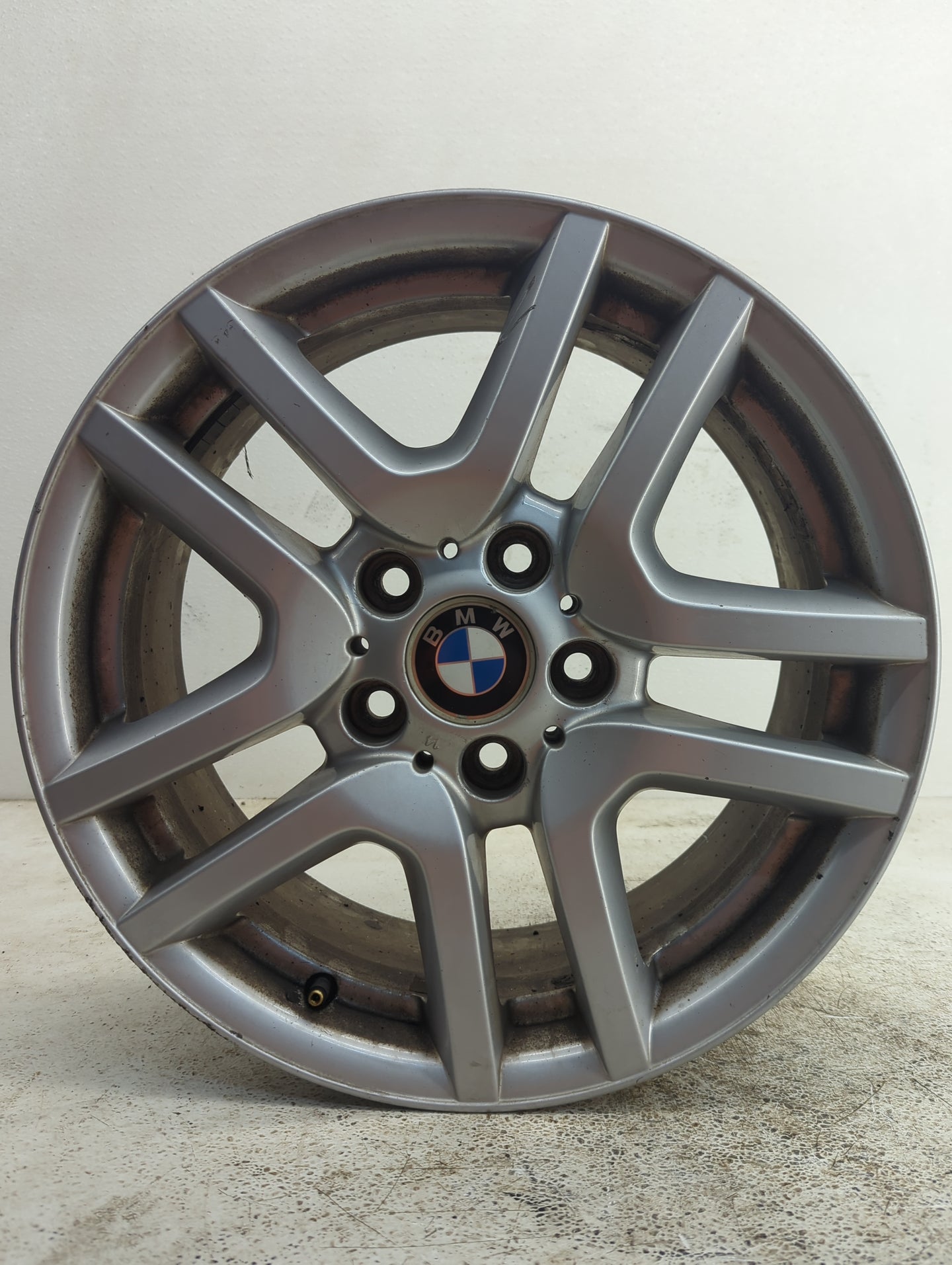 2002-2006 Bmw X5 Oem Wheel Rim 1112431 - Oemusedautoparts1.com