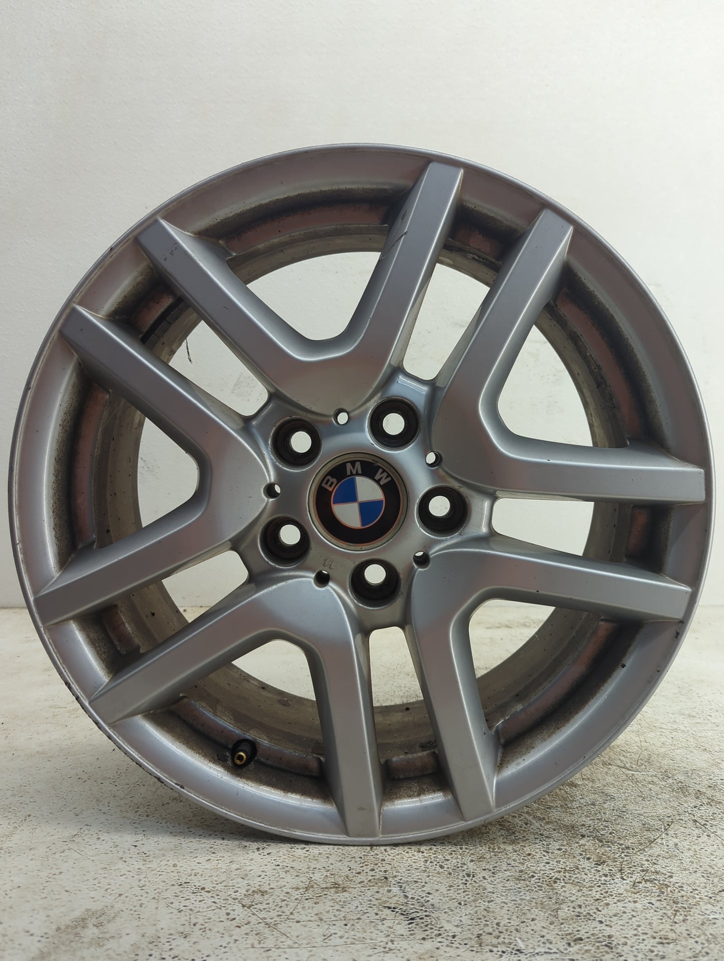 2002-2006 Bmw X5 Oem Wheel Rim 1112431 - Oemusedautoparts1.com