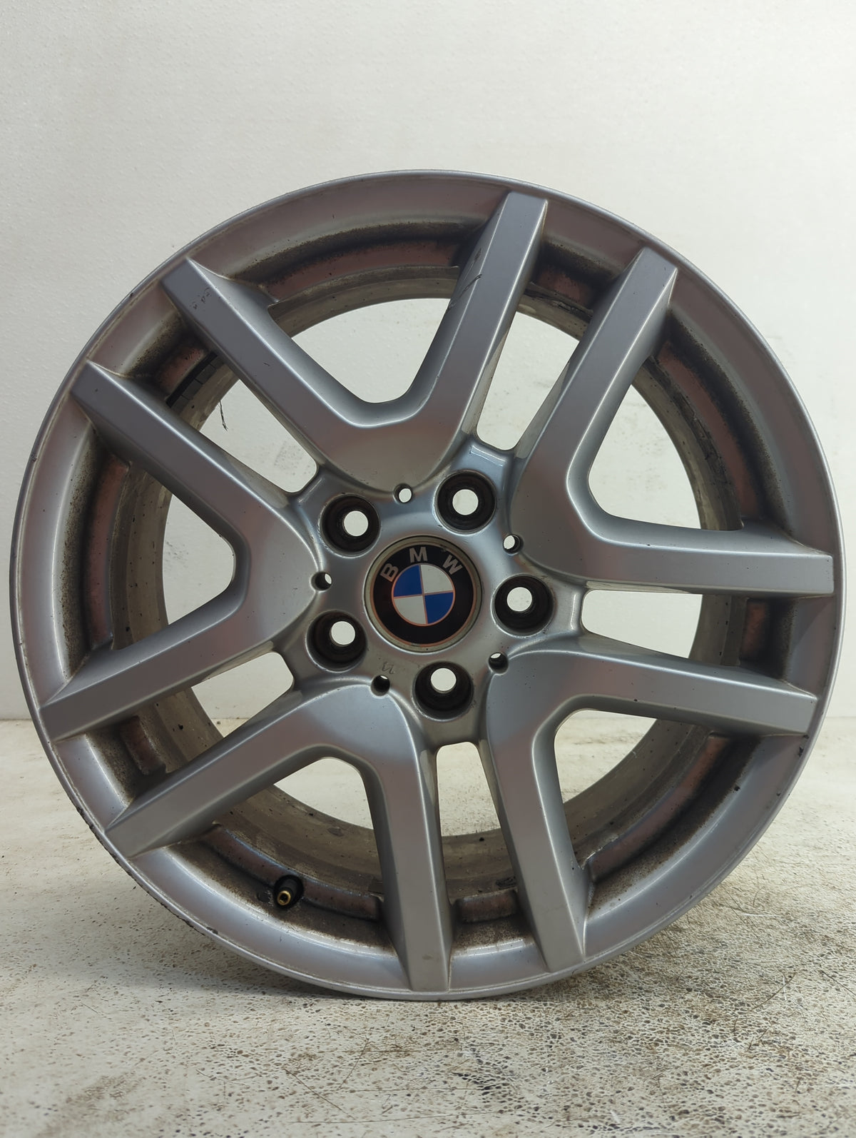 2002-2006 Bmw X5 Oem Wheel Rim 1112431 - Oemusedautoparts1.com