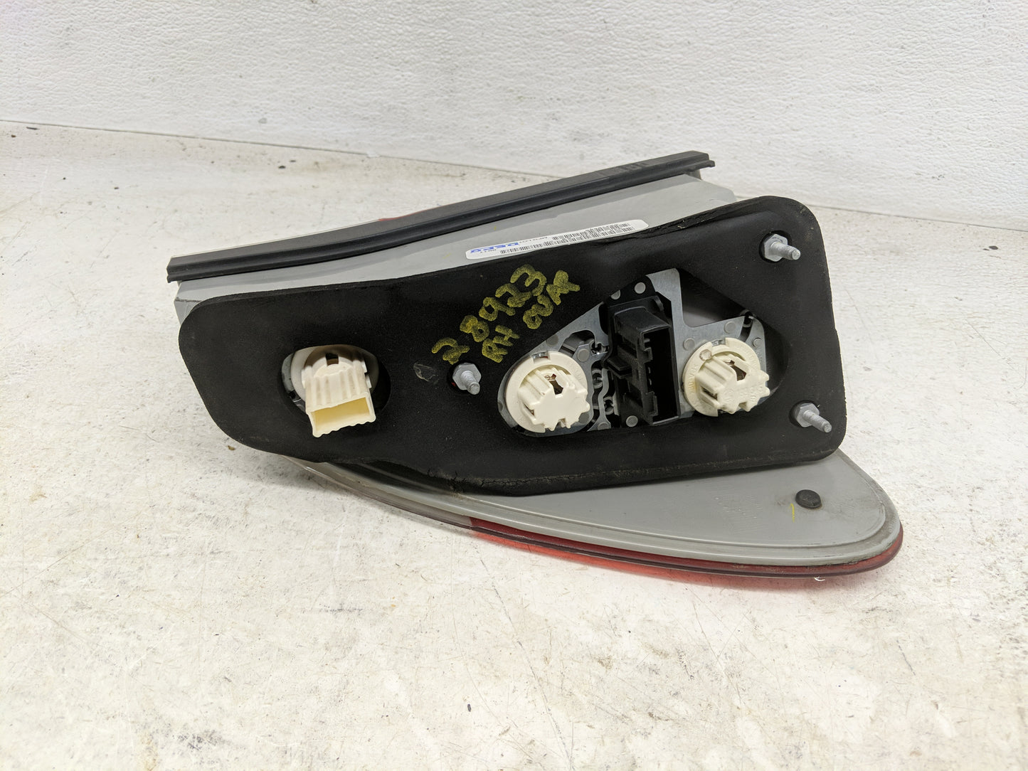 2004-2006 Bmw X5 Tail Light Assembly Passenger Right OEM Fits Fits 2004 2005 2006 OEM Used Auto Parts - Oemusedautoparts1.co