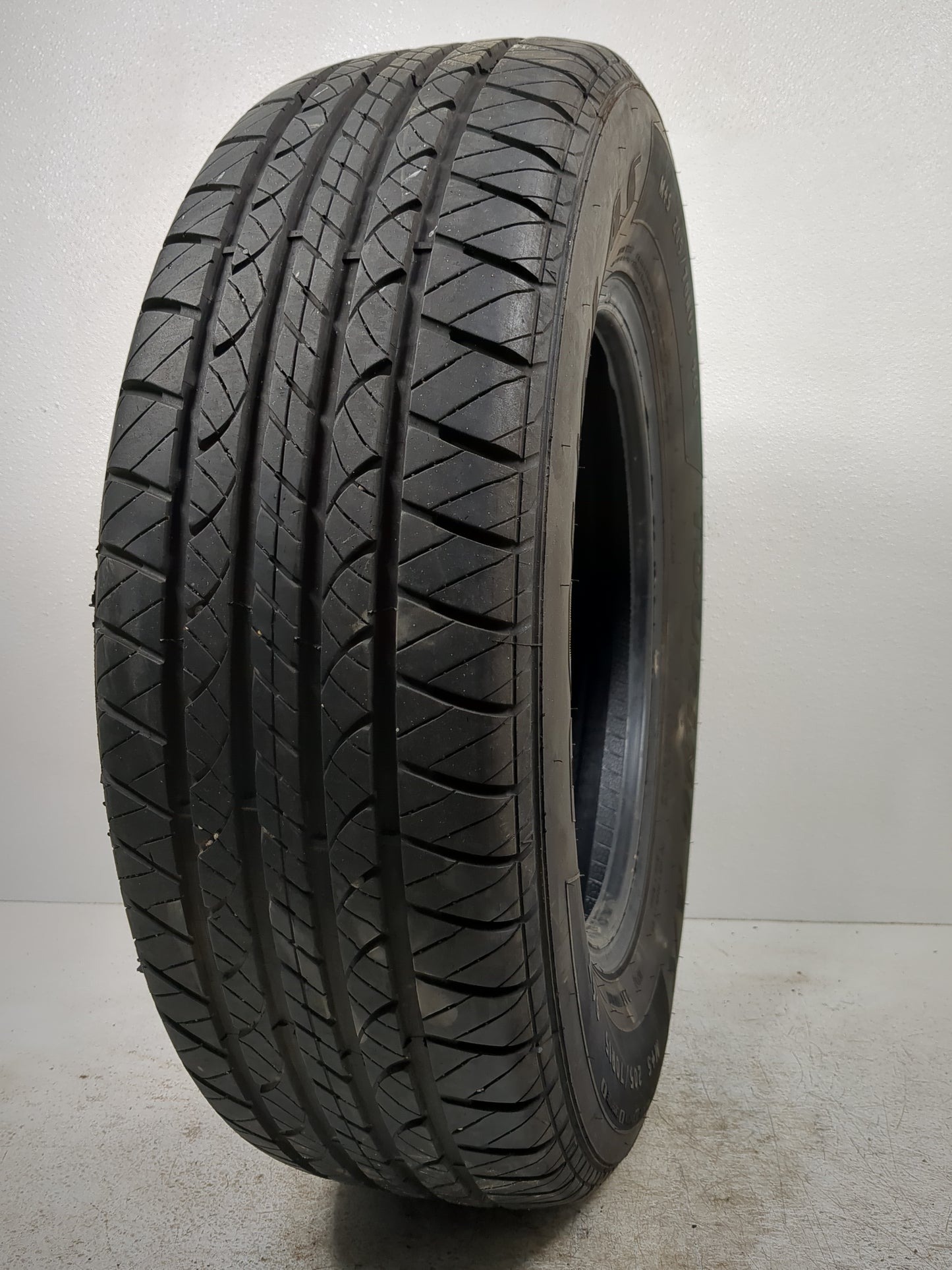 Used Tire 205/70R15 DOUGLAS TOURING A/S 96T - Tread Depth 7/32 - Oemusedautoparts1.com