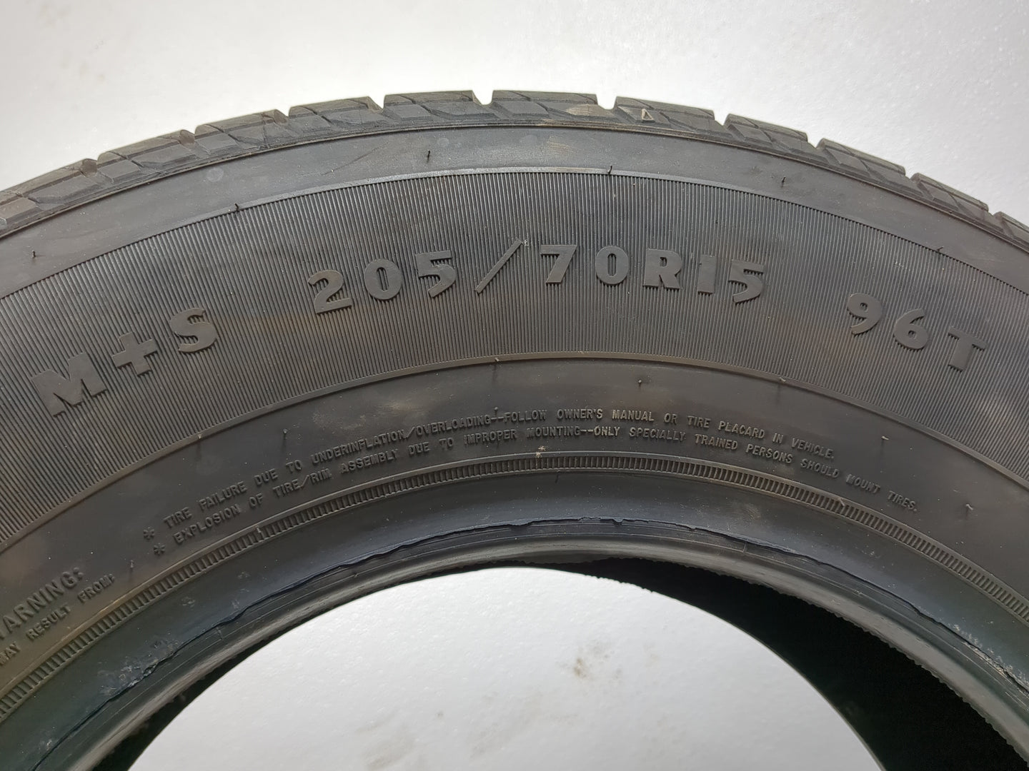 Used Tire 205/70R15 DOUGLAS TOURING A/S 96T - Tread Depth 7/32 - Oemusedautoparts1.com