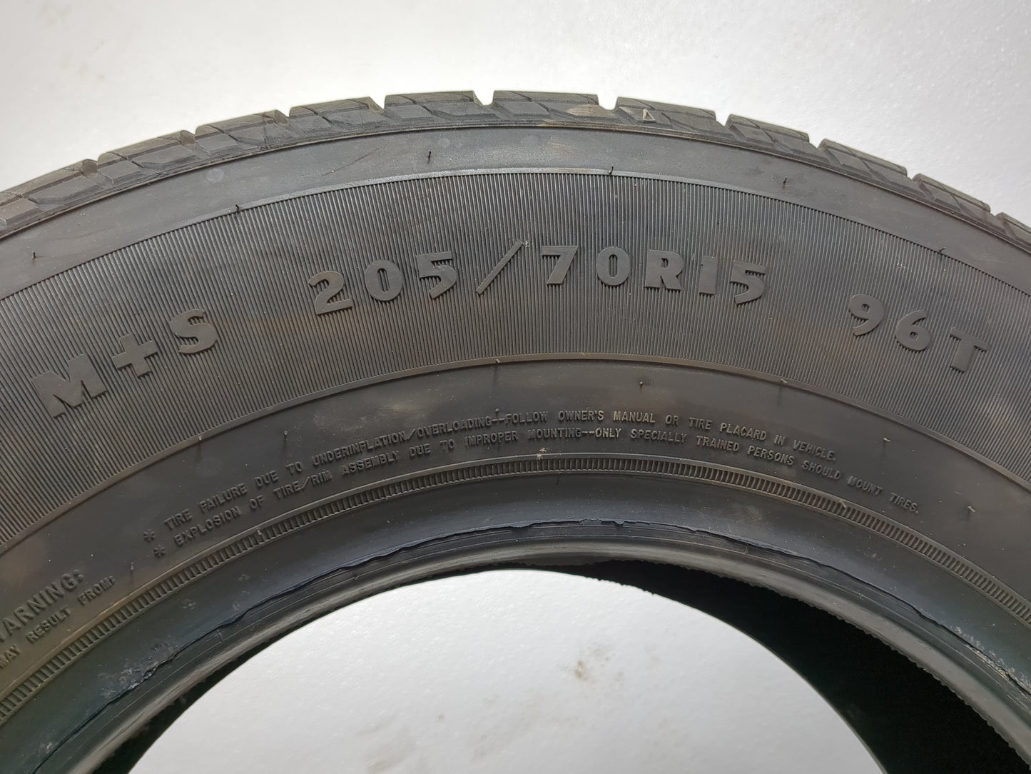 Used Tire 205/70R15 DOUGLAS TOURING A/S 96T - Tread Depth 7/32 - Oemusedautoparts1.com