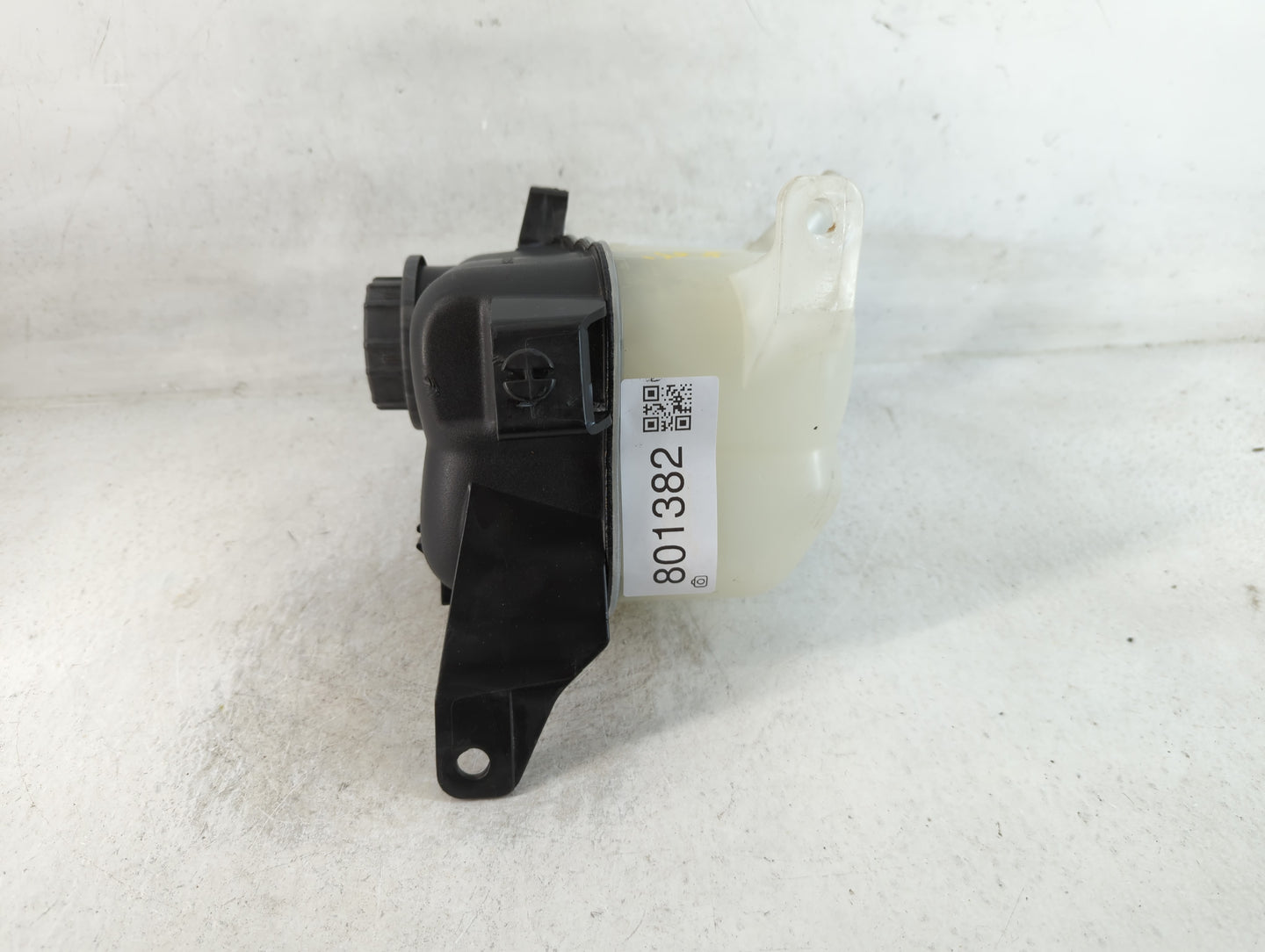 2001-2005 Buick Century Radiator Coolant Overflow Expansion Tank Bottle - Oemusedautoparts1.com