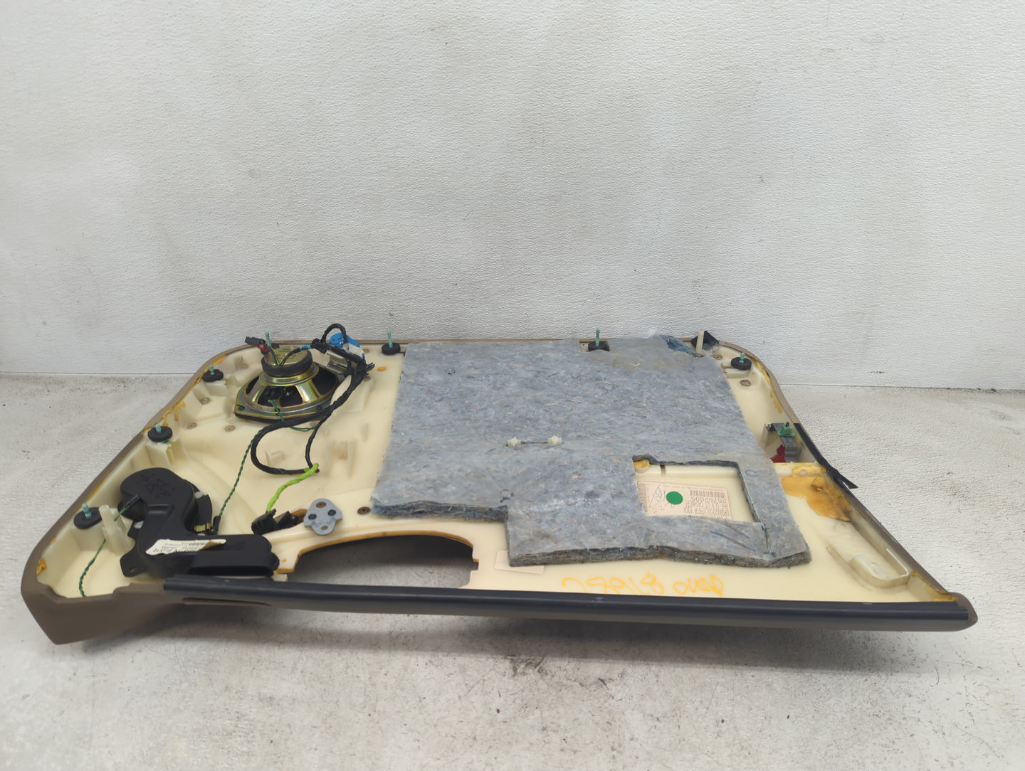 2004 Buick Lesabre Front Right Passenger Interior Door Panel Trim - Oemusedautoparts1.com