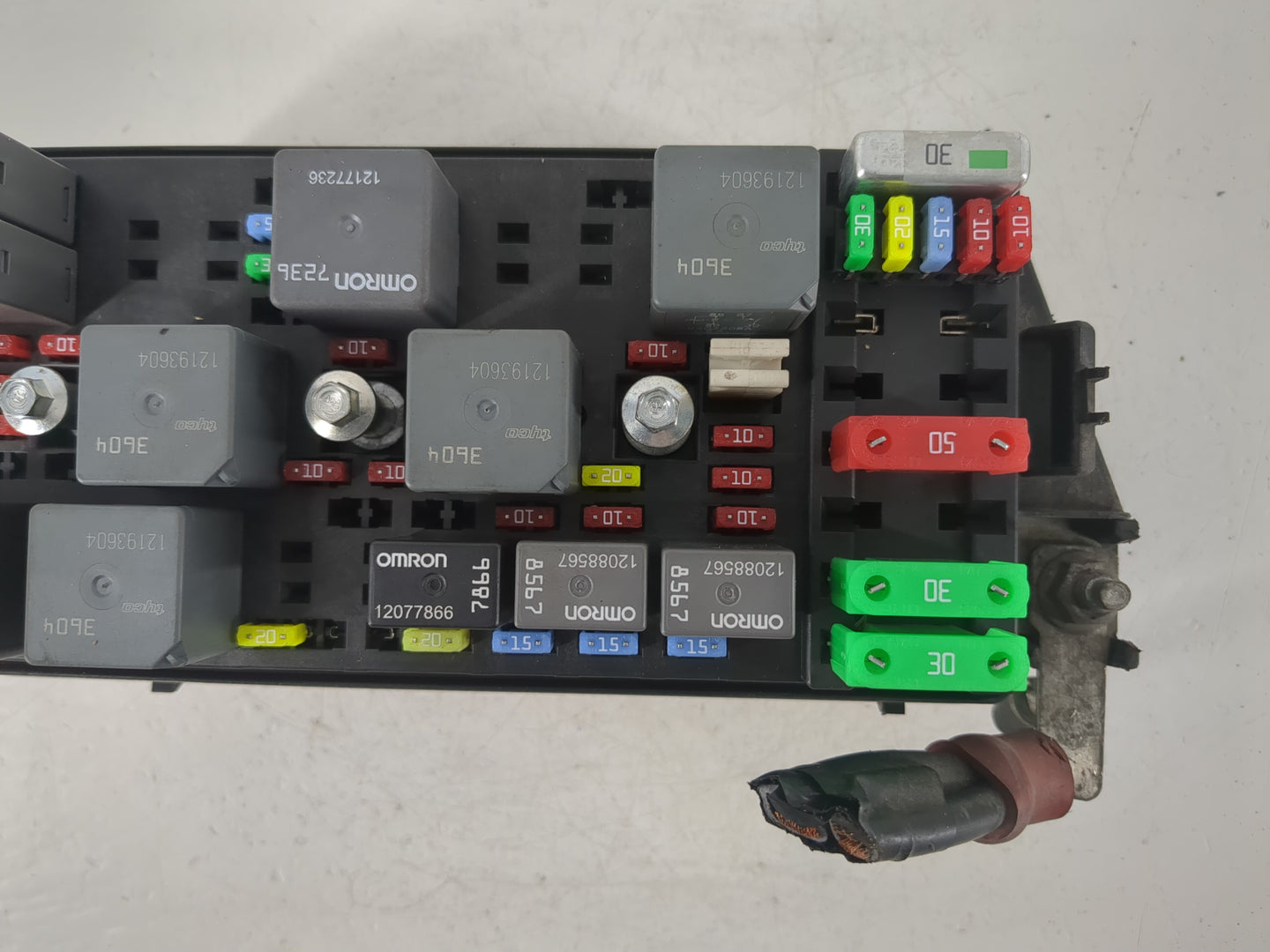 2000-2005 Buick Lesabre Fusebox Fuse Box Panel Relay Module P/N:25751053 Fits Fits 2000 2001 2002 2003 2004 2005 OEM Used Au