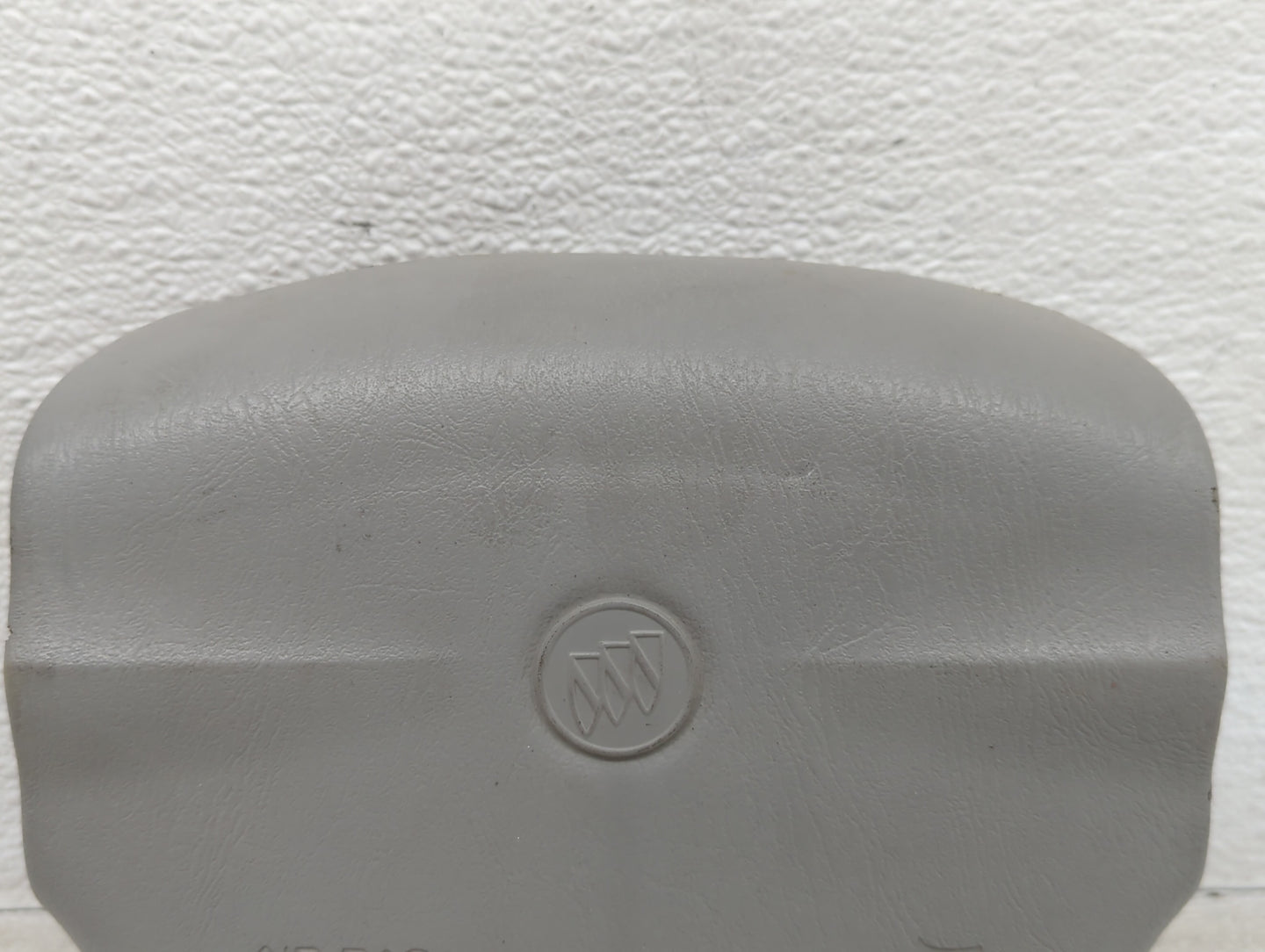 2001-2005 Buick Lesabre Air Bag Driver Left Steering Wheel Mounted Fits Fits 2001 2002 2003 2004 2005 OEM Used Auto Parts - 