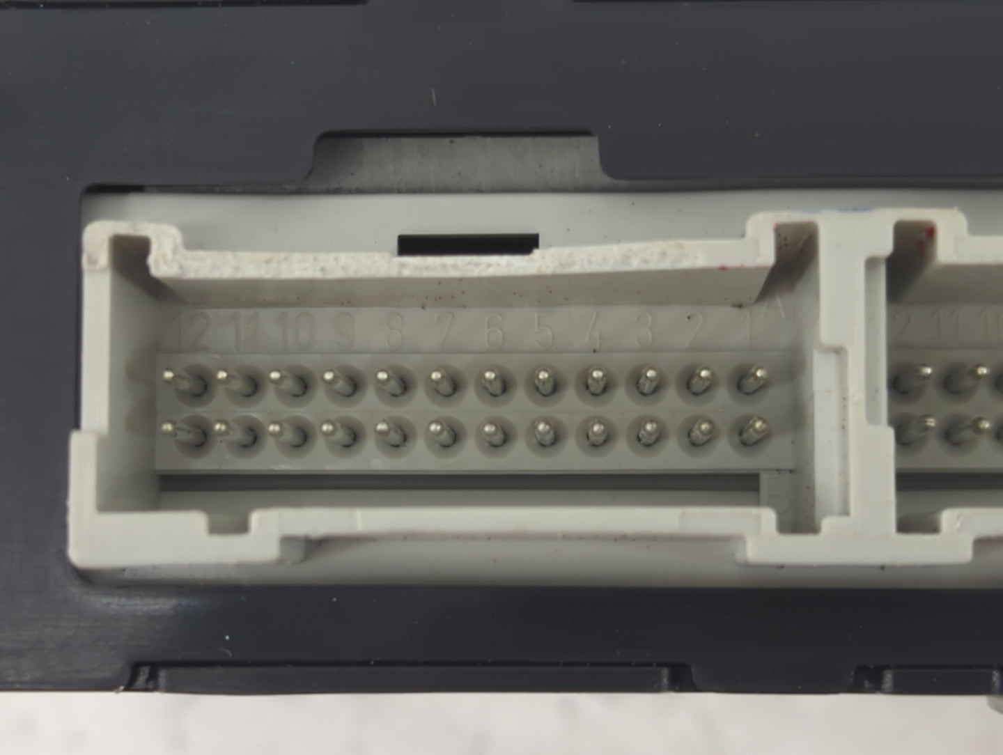 2000-2005 Buick Lesabre Body Control Module Bcm Inner Cabin Fuse Box - Oemusedautoparts1.com