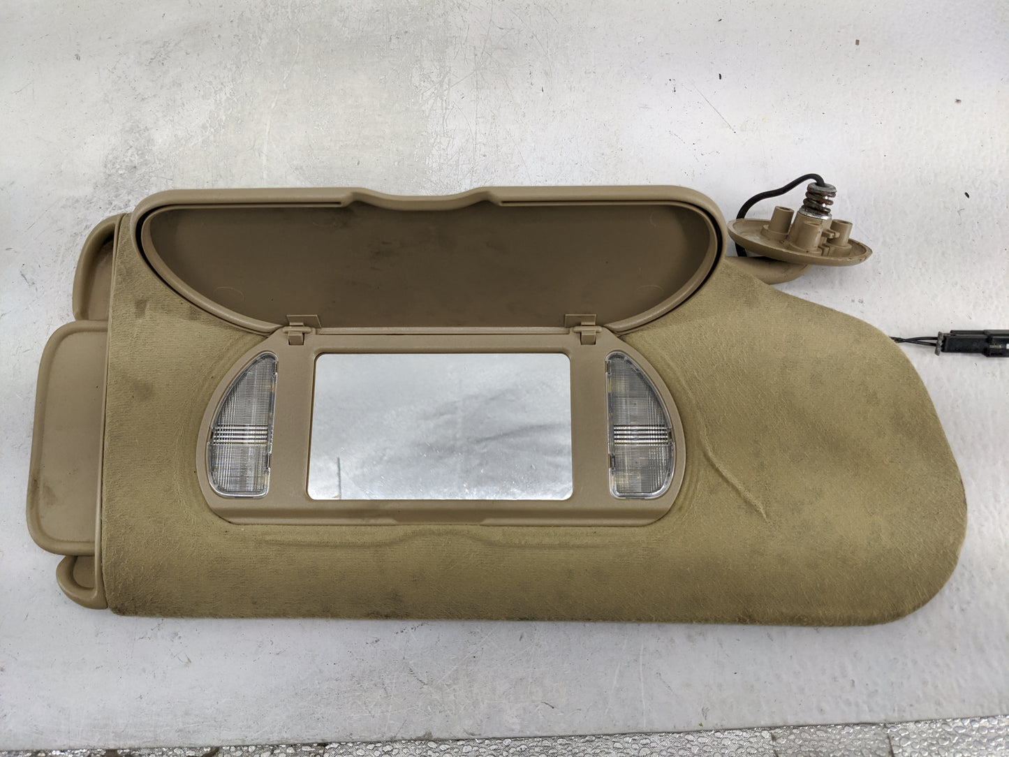 2000-2005 Buick Lesabre Sun Visor Shade Replacement Passenger Right Mirror Fits Fits 2000 2001 2002 2003 2004 2005 OEM Used 