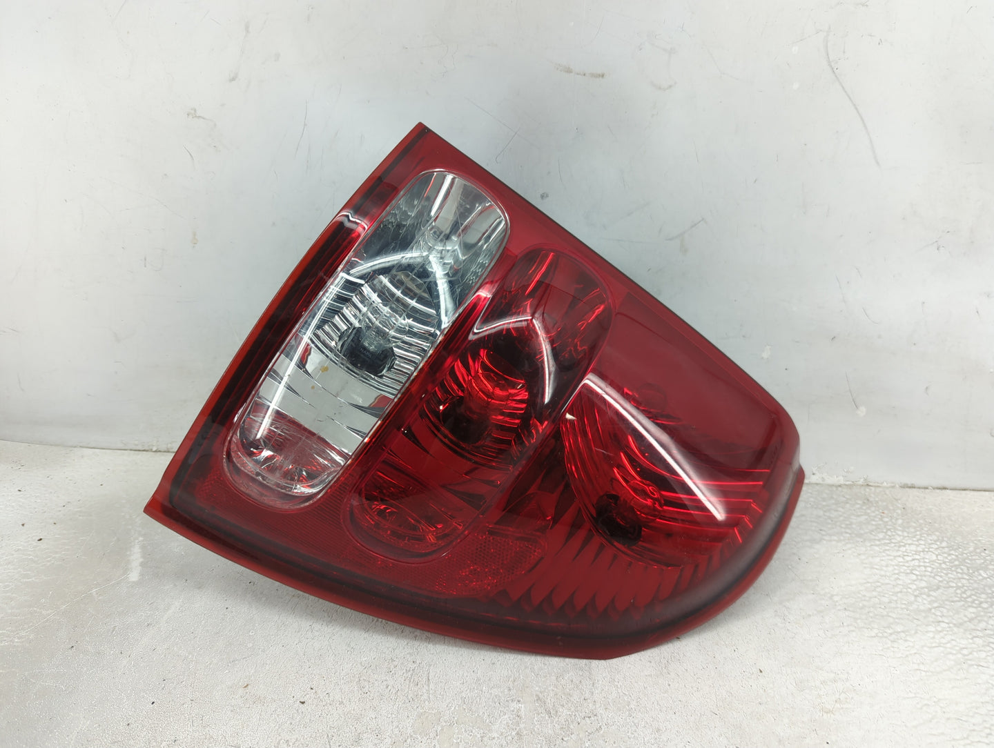 2004-2007 Buick Rainier Tail Light Assembly Driver Left OEM Fits Fits 2004 2005 2006 2007 OEM Used Auto Parts - Oemusedautop