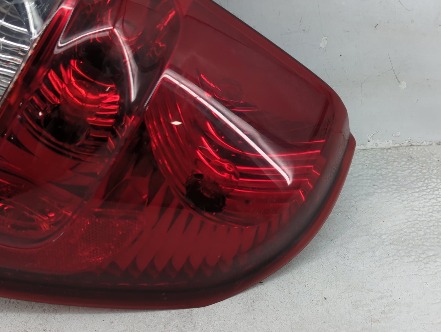 2004-2007 Buick Rainier Tail Light Assembly Driver Left OEM Fits Fits 2004 2005 2006 2007 OEM Used Auto Parts - Oemusedautop
