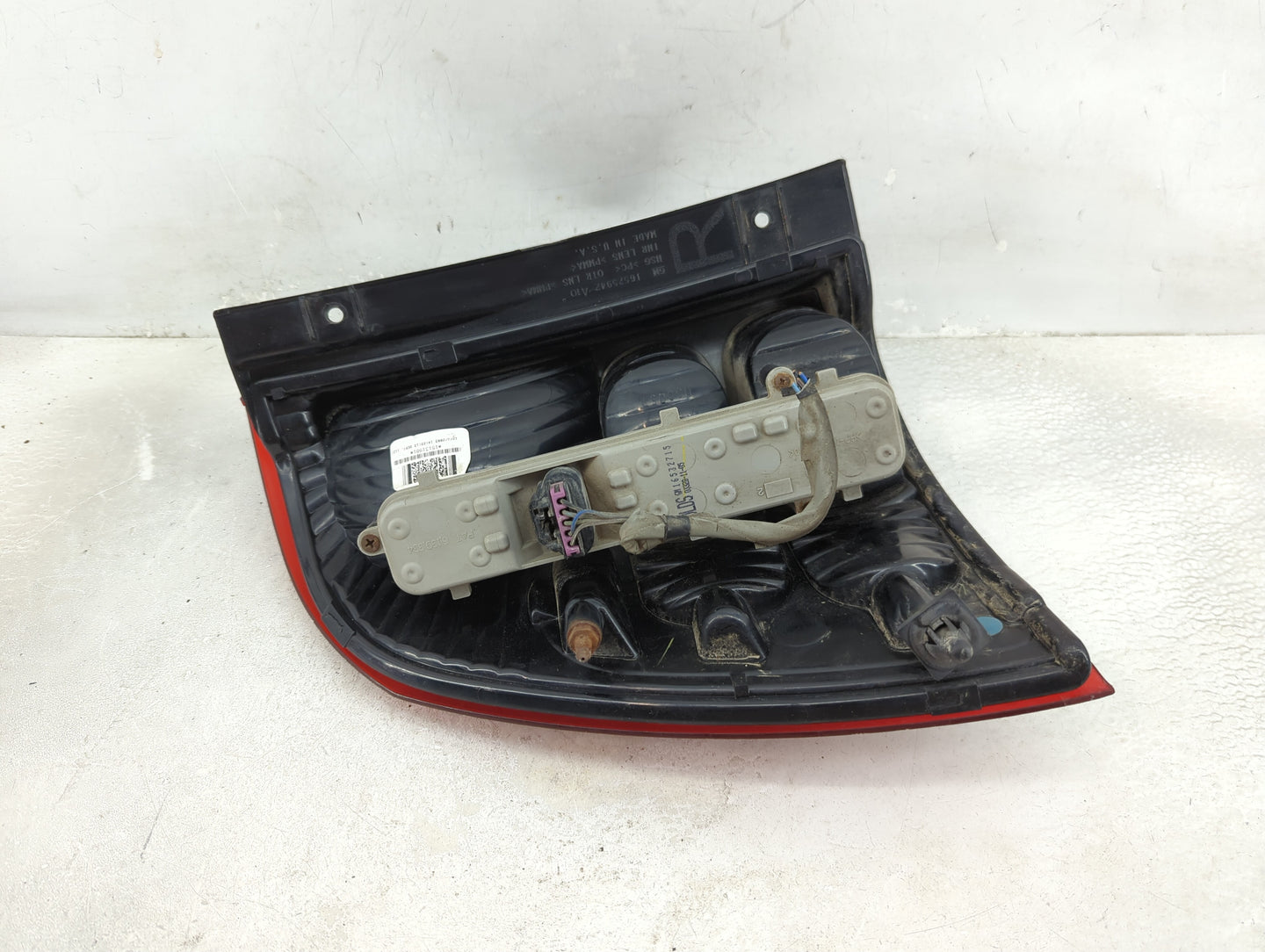 2004-2007 Buick Rainier Tail Light Assembly Driver Left OEM Fits Fits 2004 2005 2006 2007 OEM Used Auto Parts - Oemusedautop