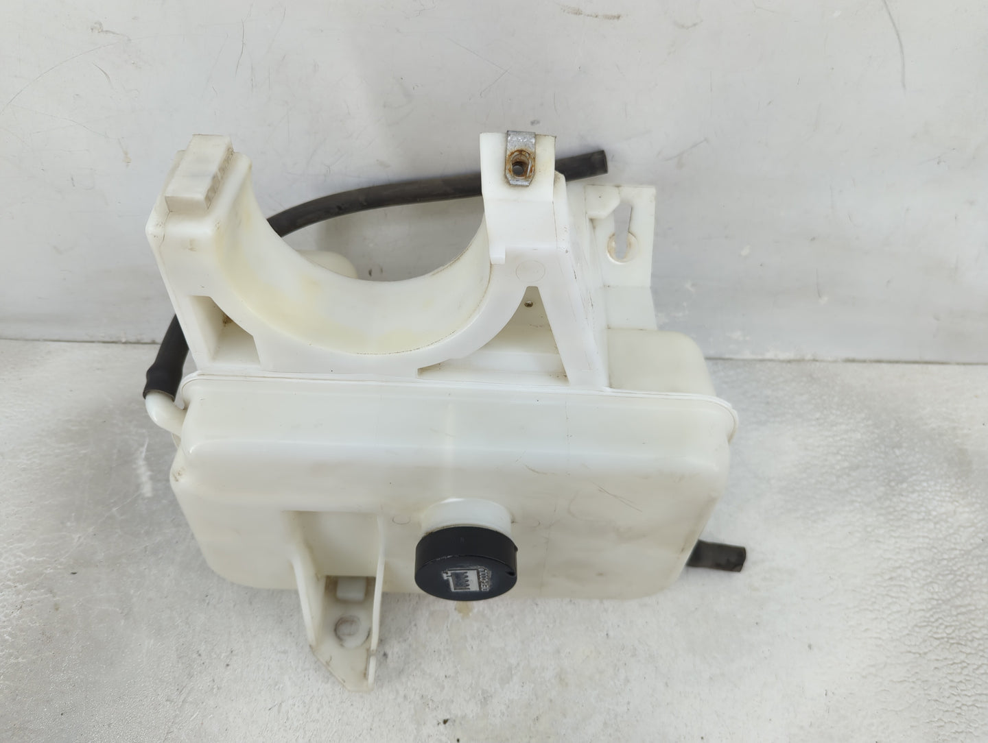 2004-2007 Buick Rainier Windshield Washer Fluid Reservoir Bottle Oem - Oemusedautoparts1.com