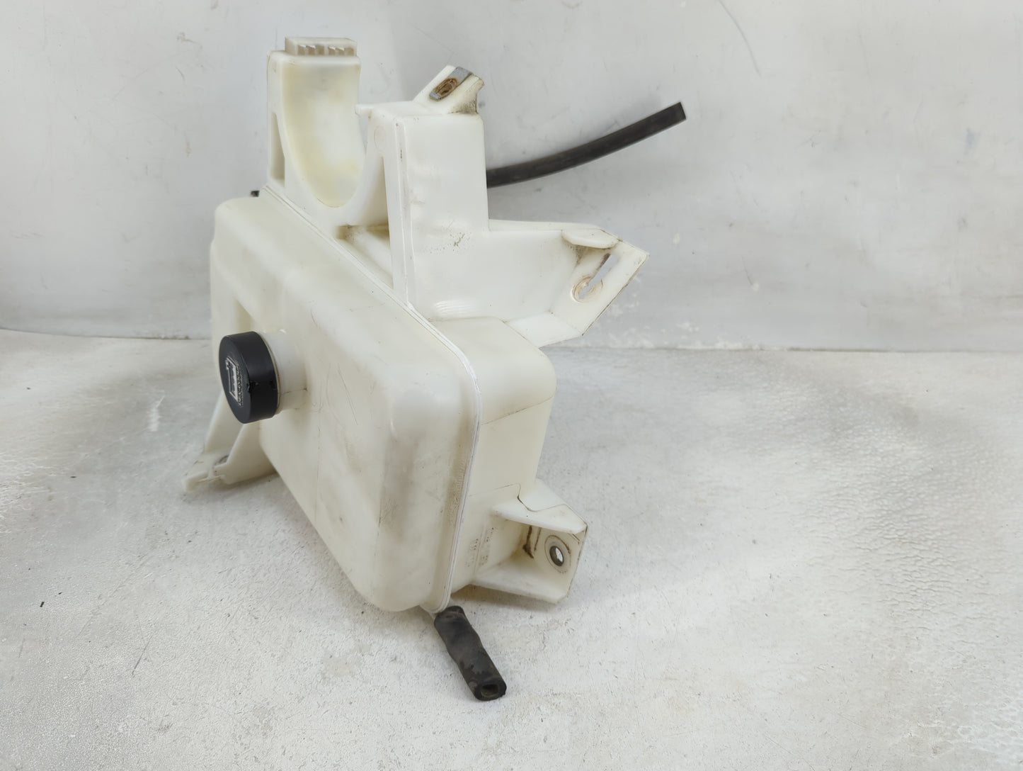 2004-2007 Buick Rainier Windshield Washer Fluid Reservoir Bottle Oem - Oemusedautoparts1.com