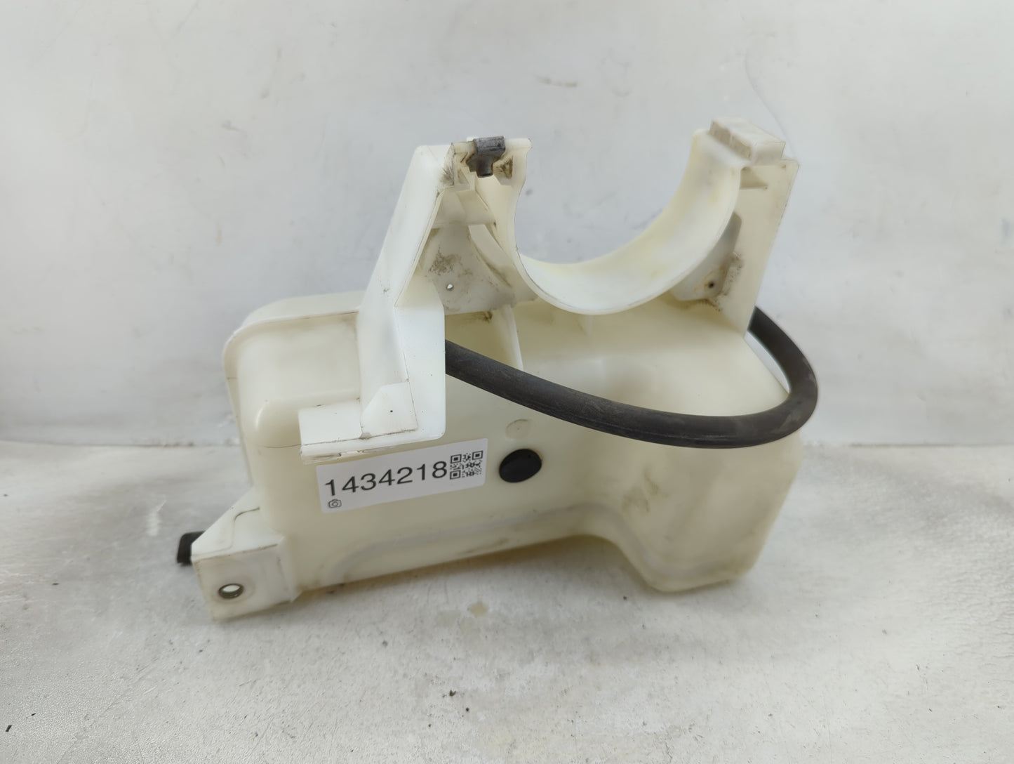 2004-2007 Buick Rainier Windshield Washer Fluid Reservoir Bottle Oem - Oemusedautoparts1.com