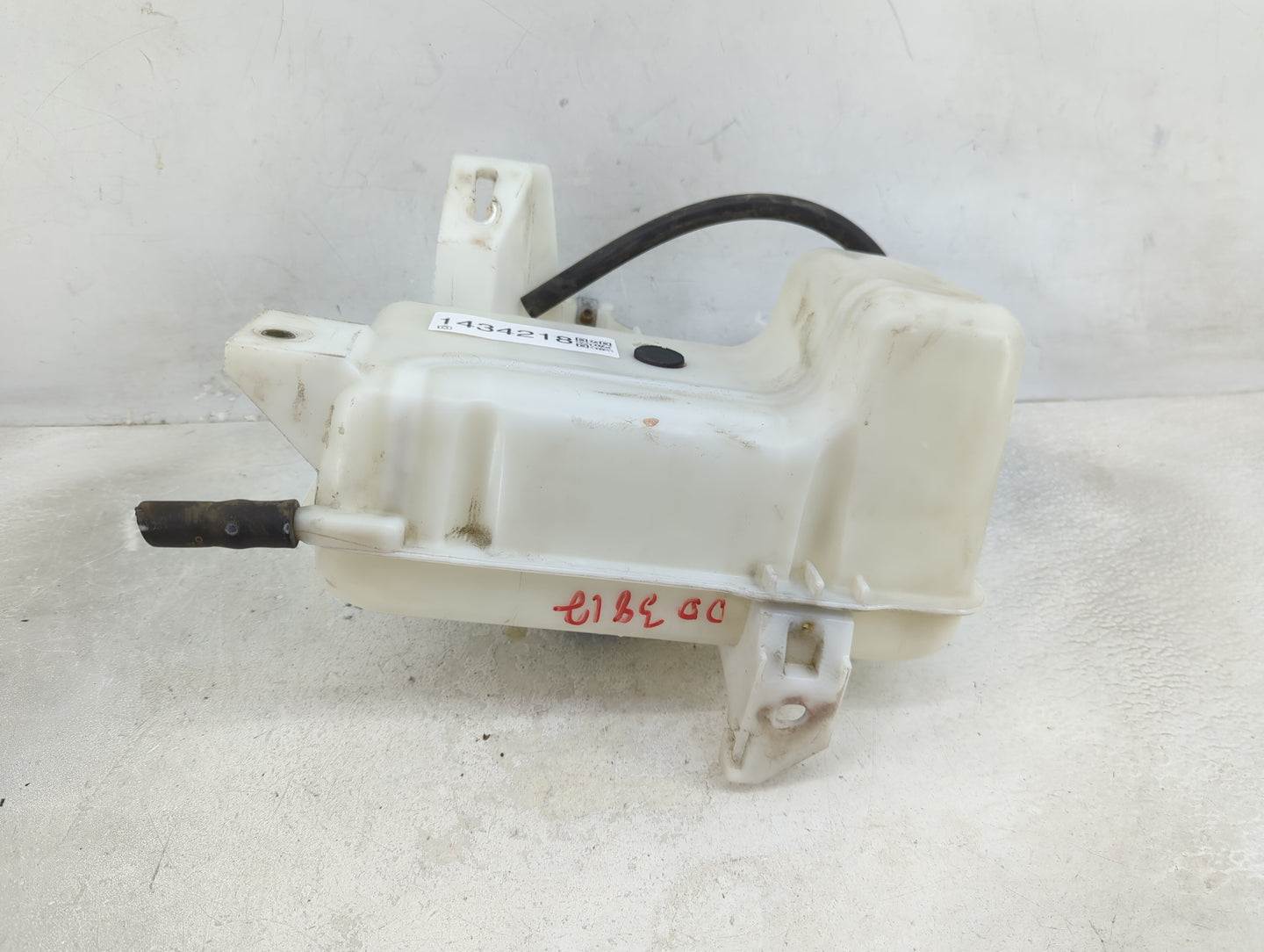 2004-2007 Buick Rainier Windshield Washer Fluid Reservoir Bottle Oem - Oemusedautoparts1.com