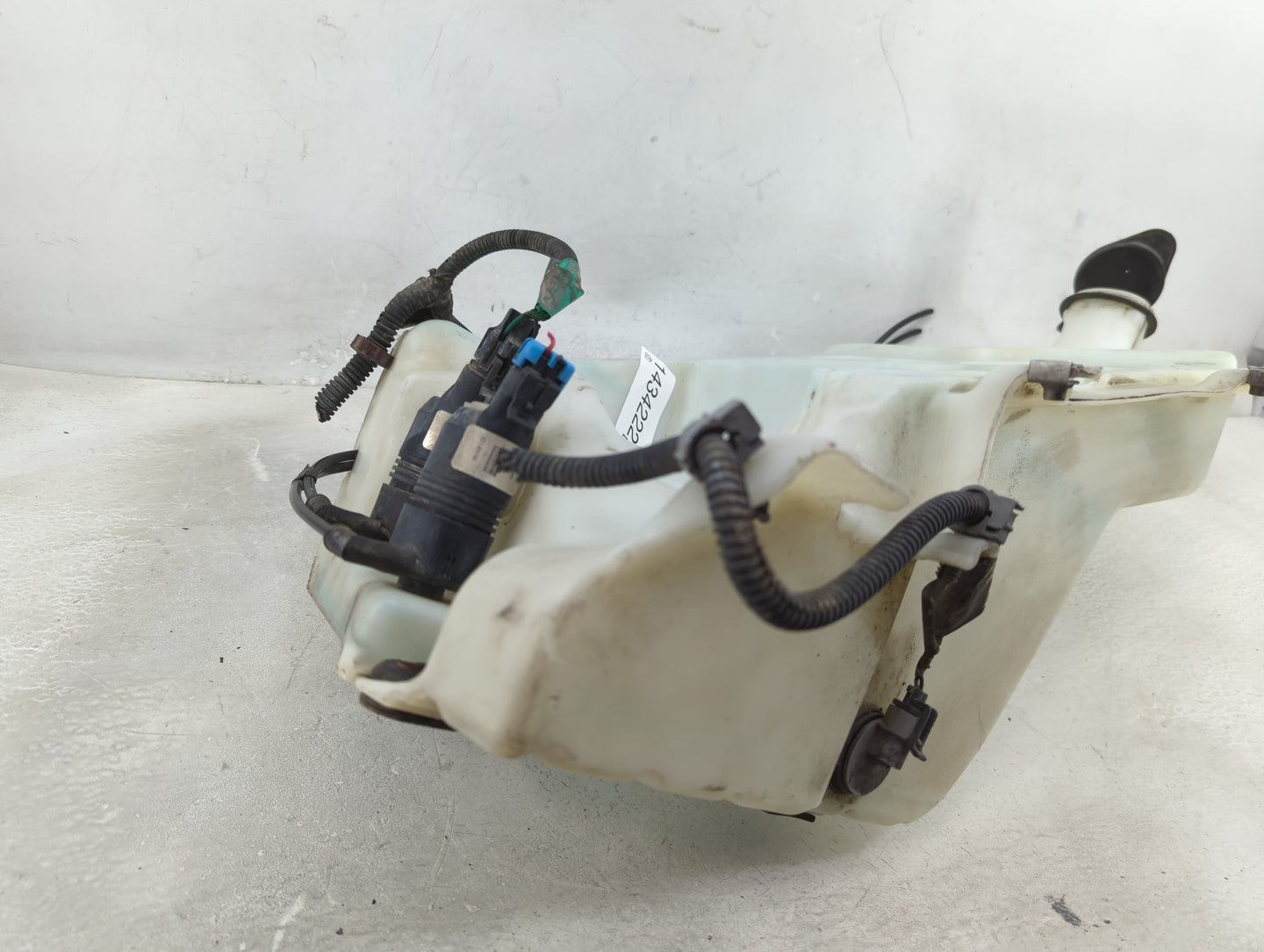 2004 Buick Rainier Windshield Washer Fluid Reservoir Bottle Oem - Oemusedautoparts1.com