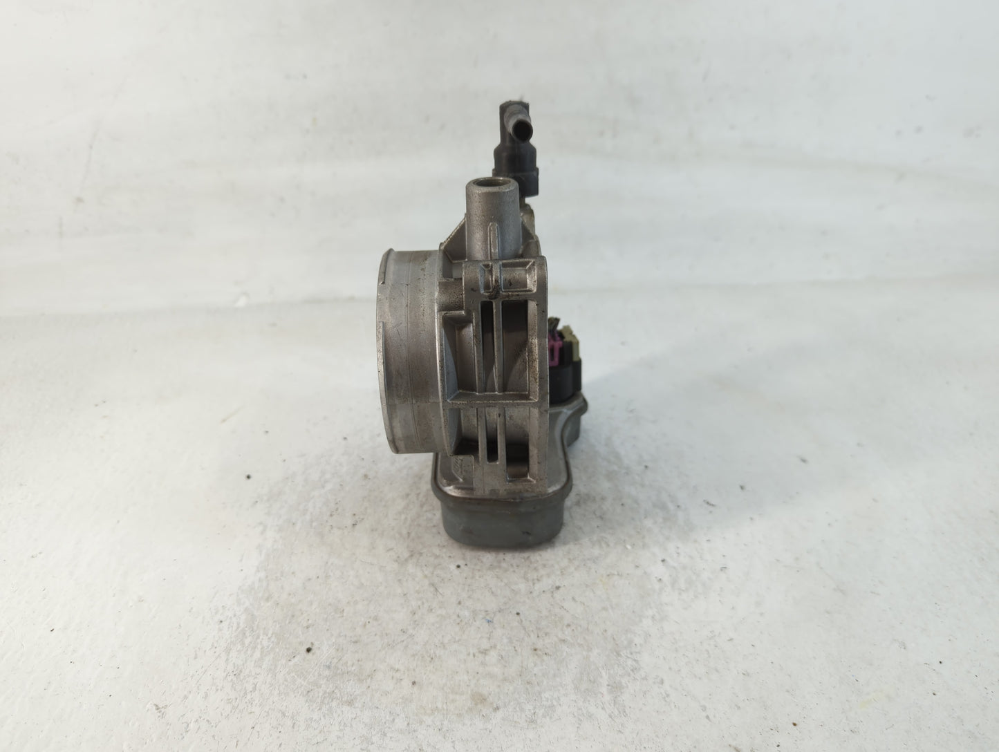 2004-2007 Buick Rainier Throttle Body P/N:22303F0569 Fits Fits 2003 2004 2005 2006 2007 OEM Used Auto Parts - Oemusedautopar