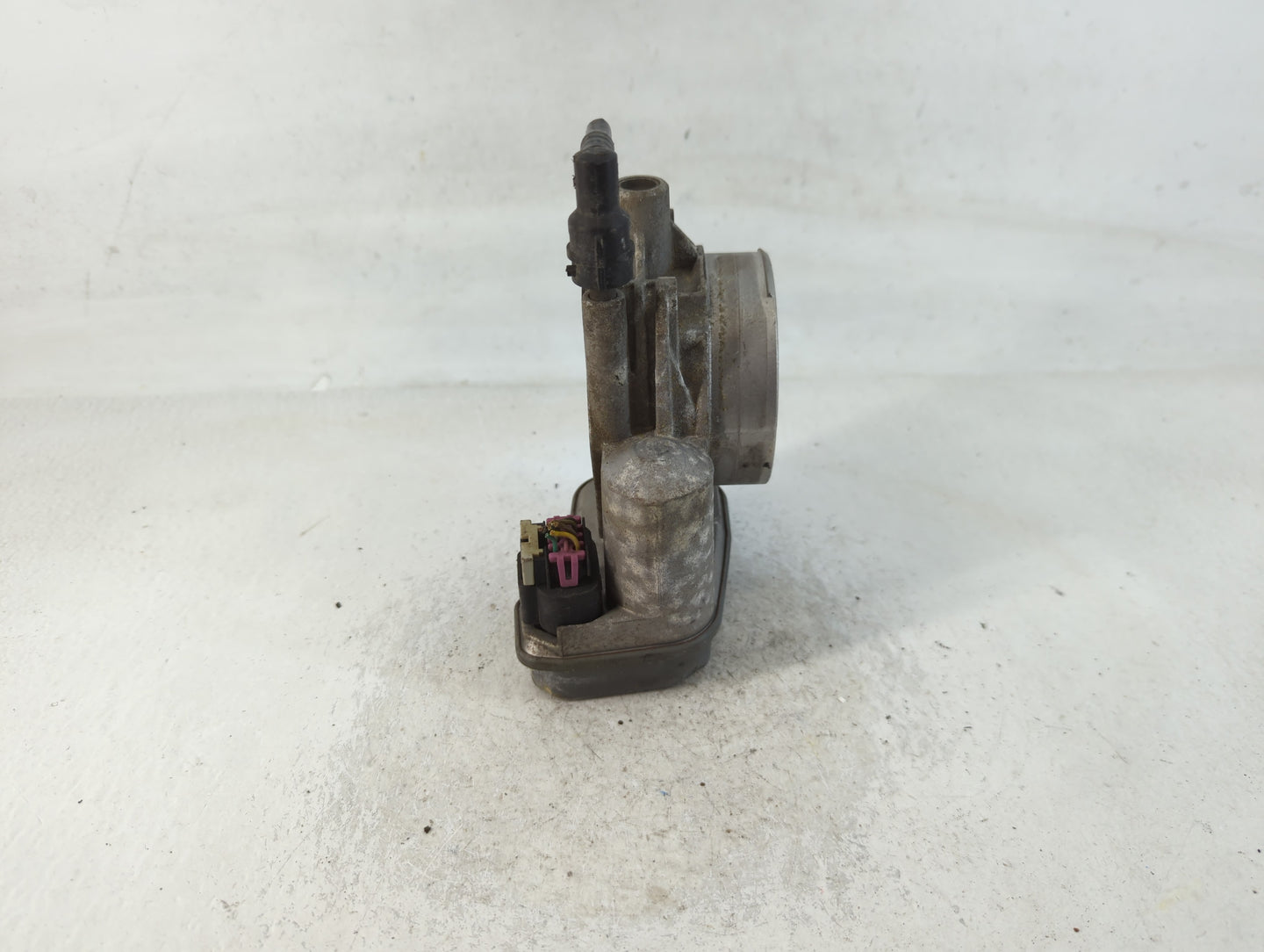 2004-2007 Buick Rainier Throttle Body P/N:22303F0569 Fits Fits 2003 2004 2005 2006 2007 OEM Used Auto Parts - Oemusedautopar