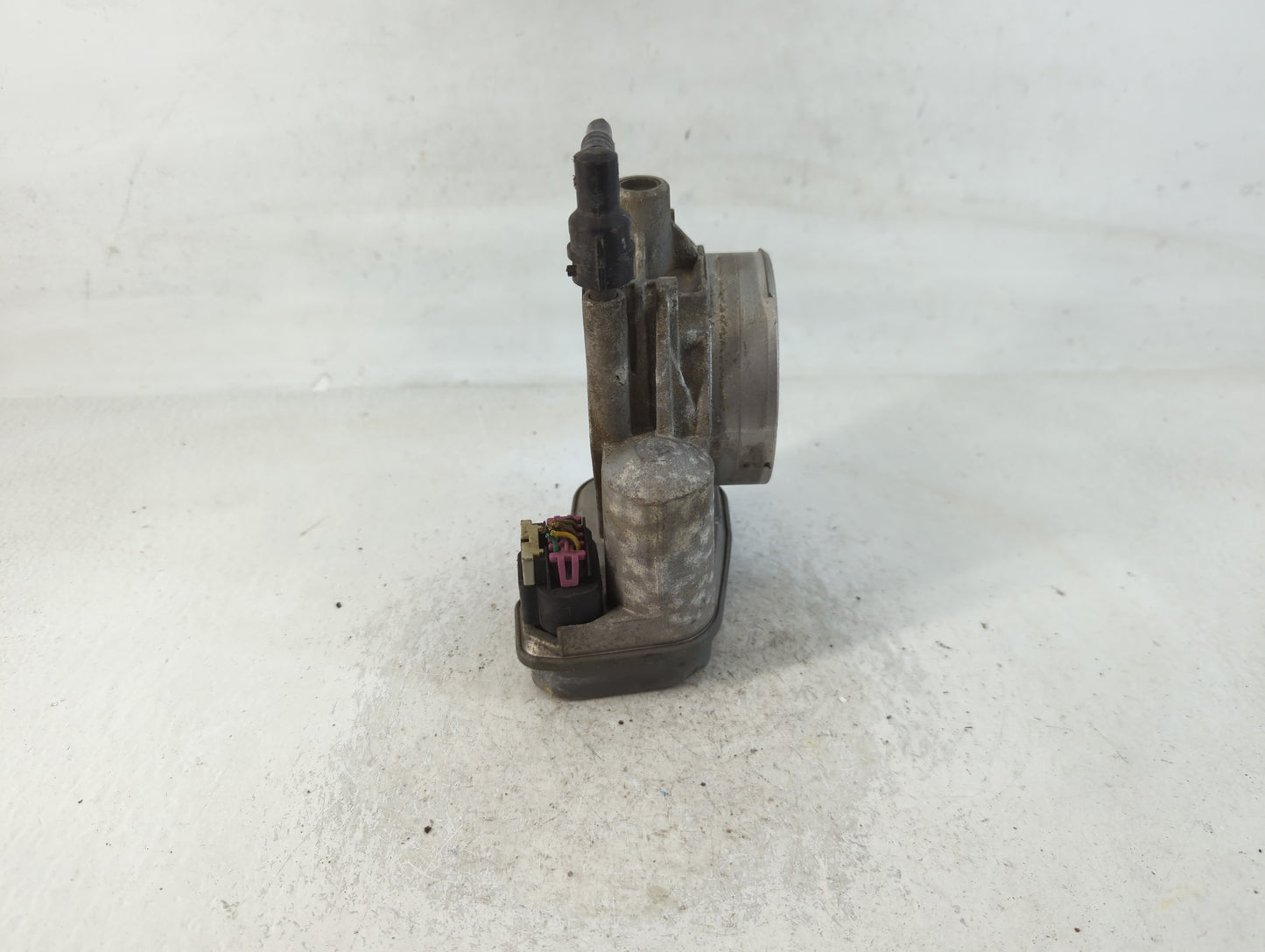 2004-2007 Buick Rainier Throttle Body P/N:22303F0569 Fits Fits 2003 2004 2005 2006 2007 OEM Used Auto Parts - Oemusedautopar