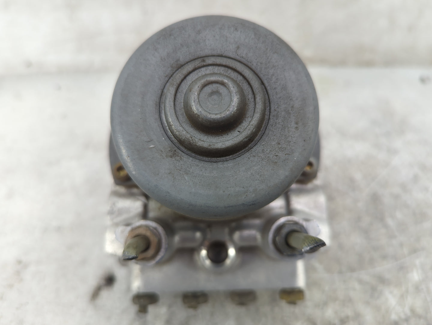 2004 Buick Regal ABS Pump Control Module Replacement P/N:10347407 18078132 Fits OEM Used Auto Parts - Oemusedautoparts1.com
