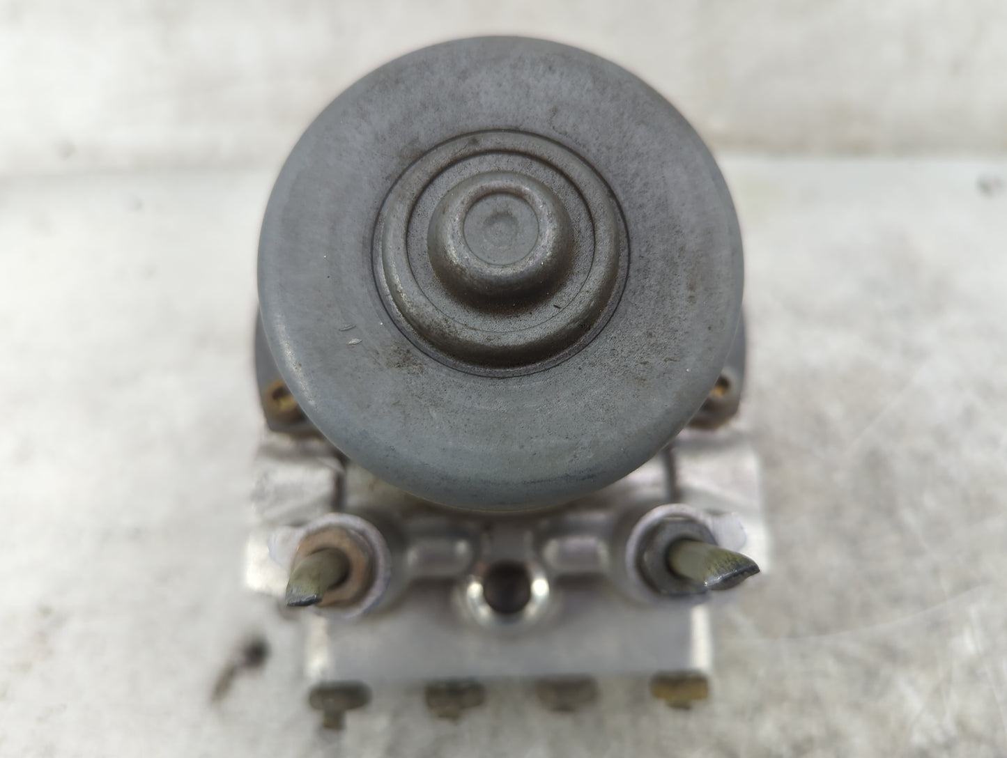 2004 Buick Regal ABS Pump Control Module Replacement P/N:10347407 18078132 Fits OEM Used Auto Parts - Oemusedautoparts1.com