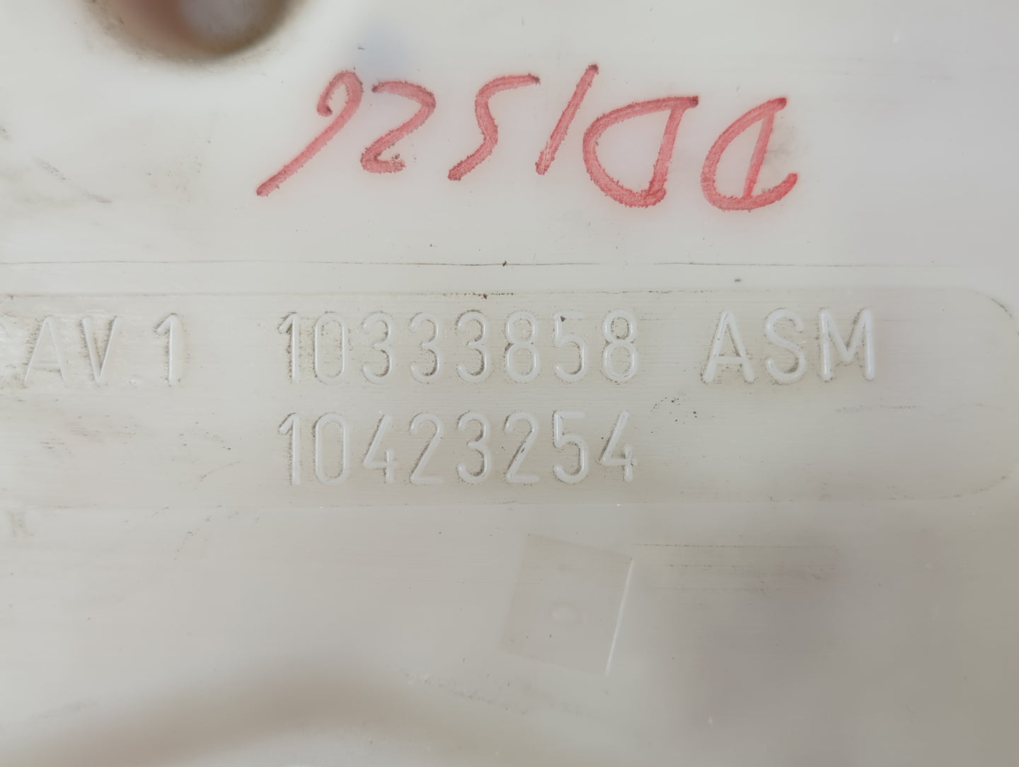 1998-2004 Buick Regal Windshield Washer Fluid Reservoir Bottle Oem - Oemusedautoparts1.com